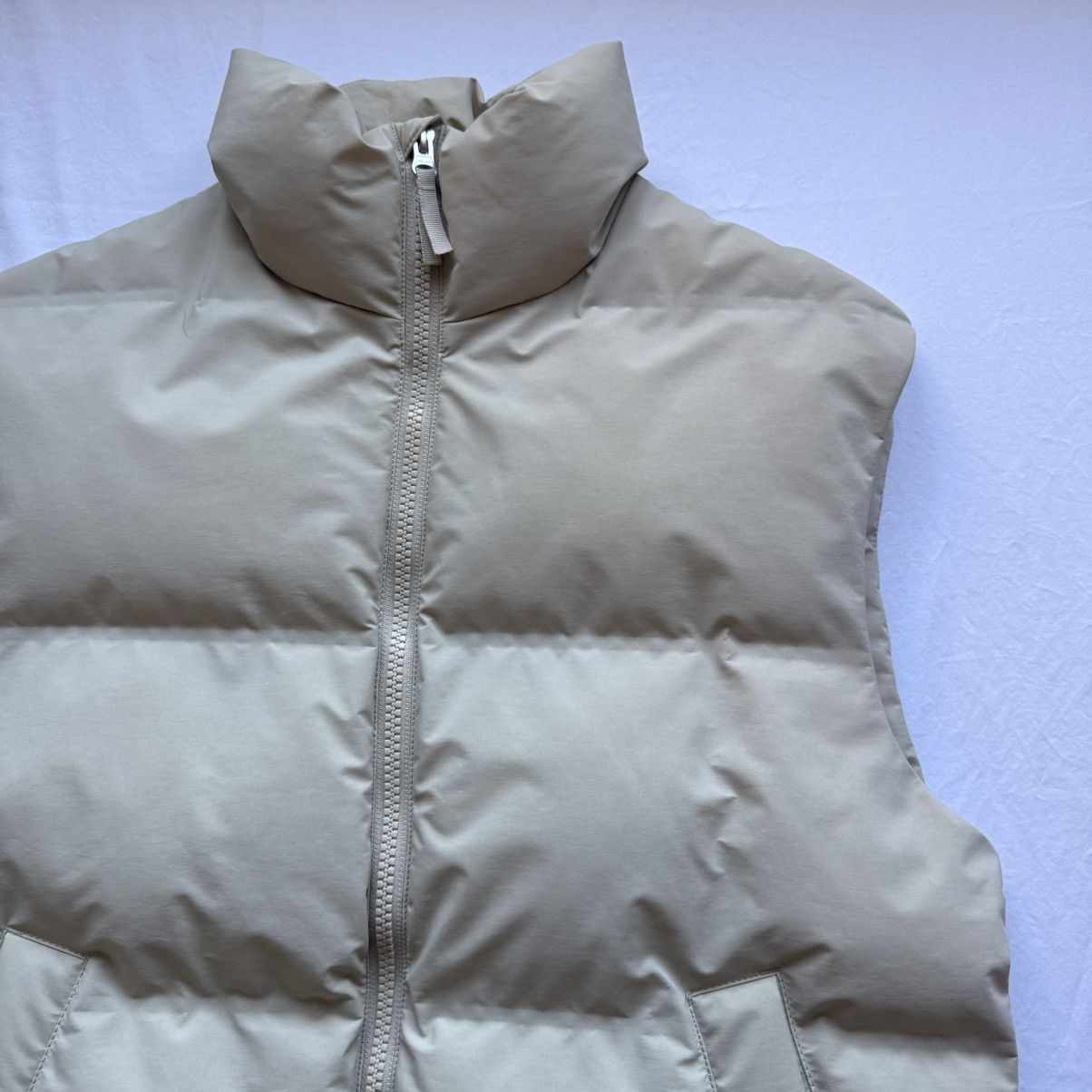 H&M H&M Men’s Puffer Vest Cream Tan Beige Medium M Size US M / EU 48-50 / 2 - 2 Thumbnail
