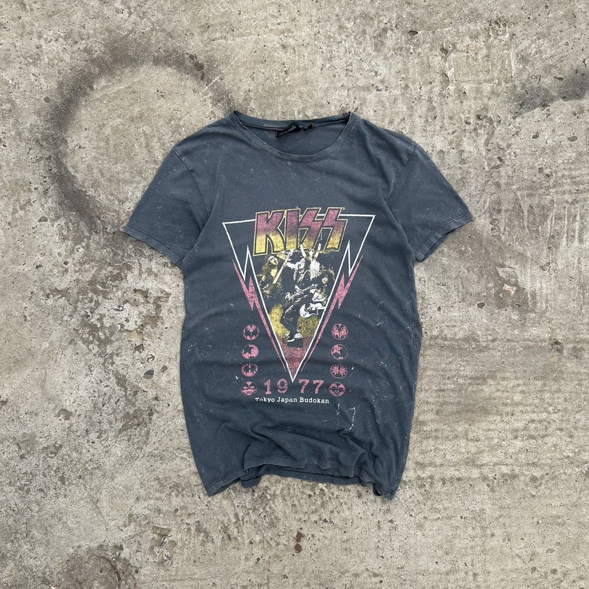KISS × Vintage Vintage Kiss T-shirts Big Logo Rock Band Tee Y2K Style USA Size US S / EU 44-46 / 1 - 1 Thumbnail