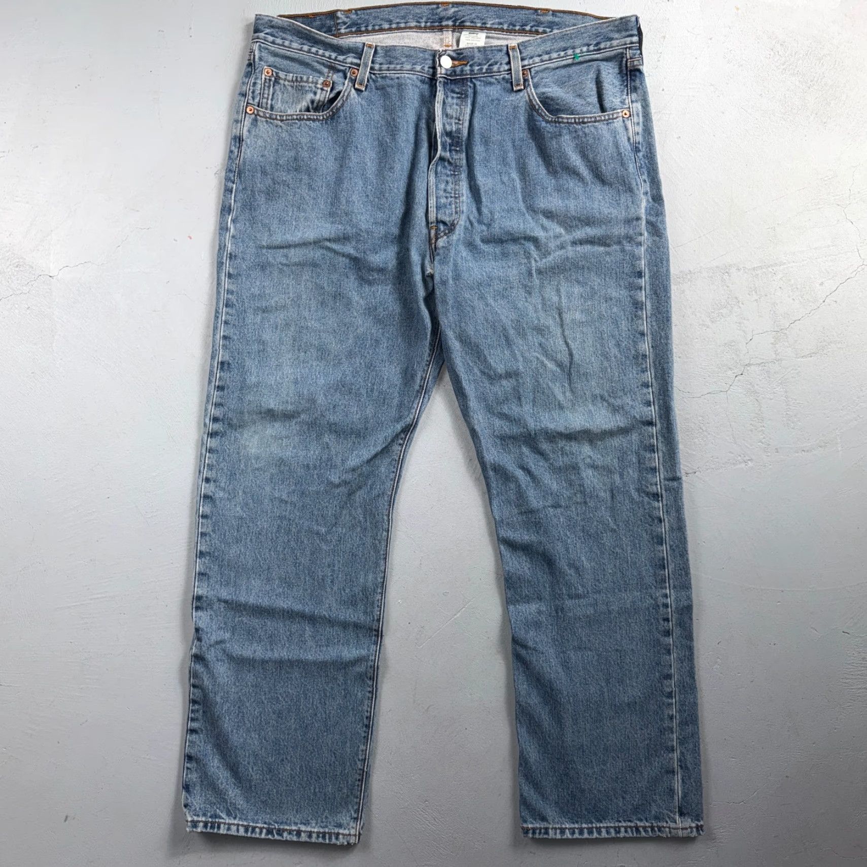 Levi's VINTAGE Levi's 501 Jeans Mens Denim Blue Light Wash 40x32 Straight 5-Pocket 90s Size US 40 / EU 56 - 2 Thumbnail