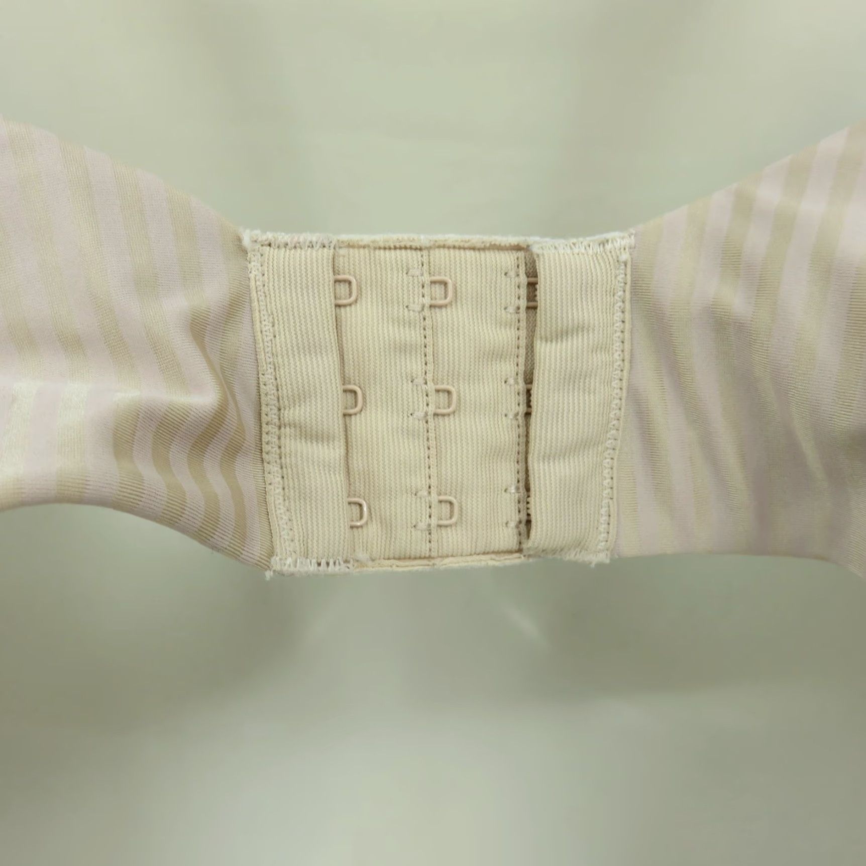 Vintage Playtex Bra 42DDD 4747 Smoothing Underwire Beige Striped Lined T-Shirt Bra Womens Plus 42D DDD; Underwire, Lined, Stretch Nylon Blend, Secrets Size ONE SIZE - 7 Thumbnail
