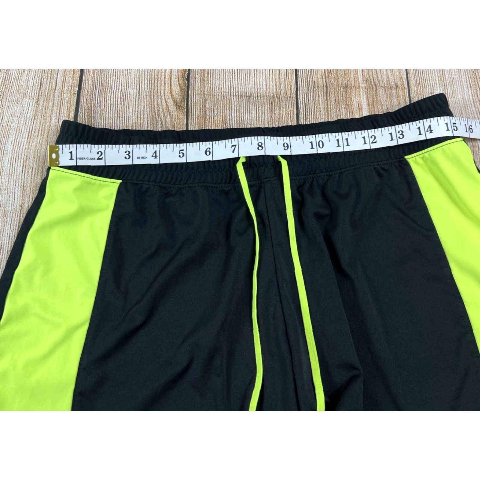 Nike VINTAGE Women’s Nike Soccer Shorts Sports Activewear Medium 707248-011 Black Neon Athletic Shoes? Size 32" / US 10 / IT 46 - 8 Thumbnail