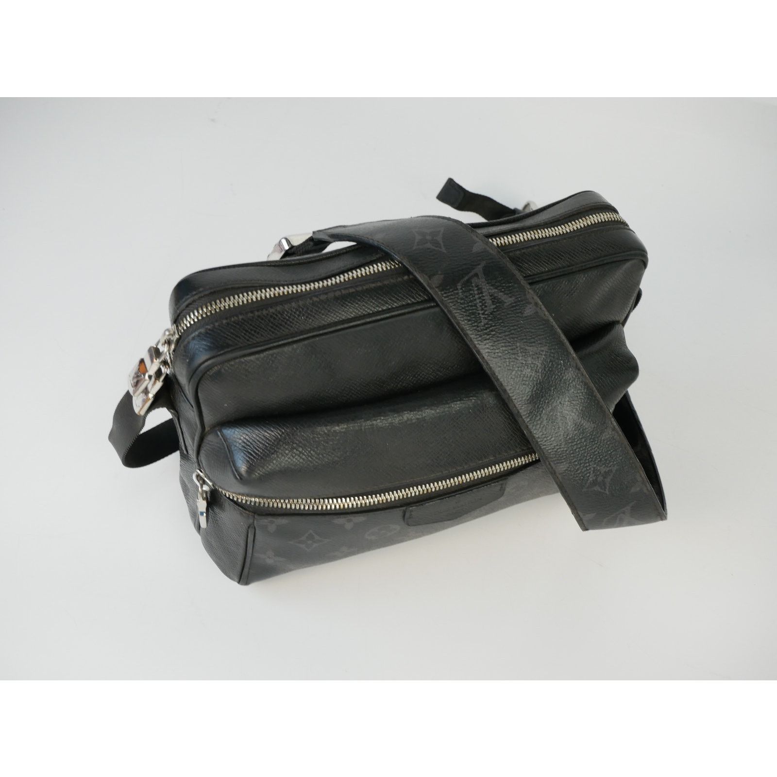Louis Vuitton Outdoor Monogram Eclipse Messenger Bag Size ONE SIZE - 4 Thumbnail