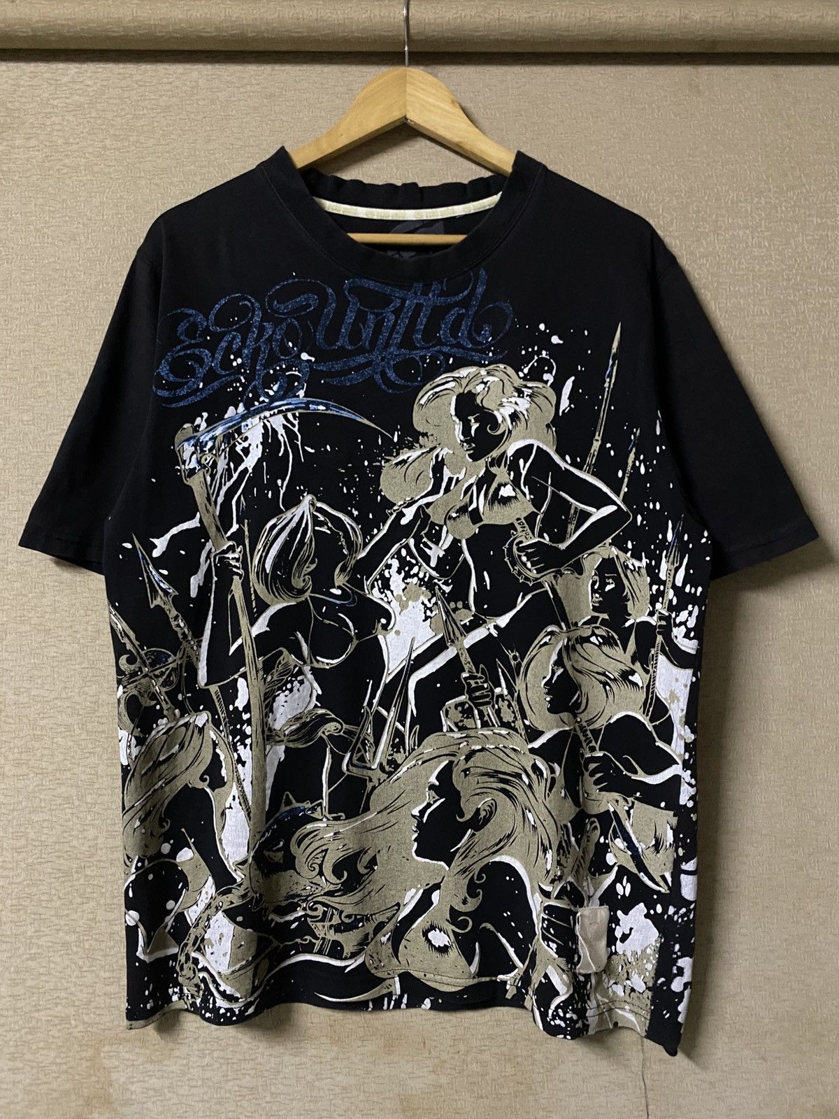 Ecko Unltd. ECKO UNLTD Sexy Girls Spray Art Overprint Tshirt Size US L / EU 52-54 / 3 - 1 Thumbnail