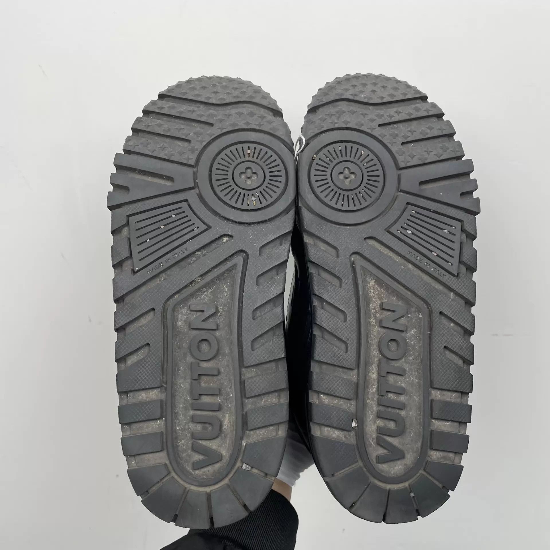 Louis Vuitton Louis Vuitton crocodile embossed men's black Puffer Size US 7 / EU 40 - 3 Thumbnail