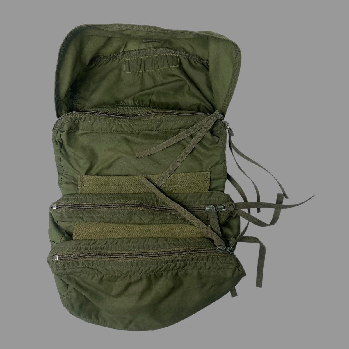 Vintage Vintage 1980s military combat bag Size ONE SIZE - 4 Thumbnail