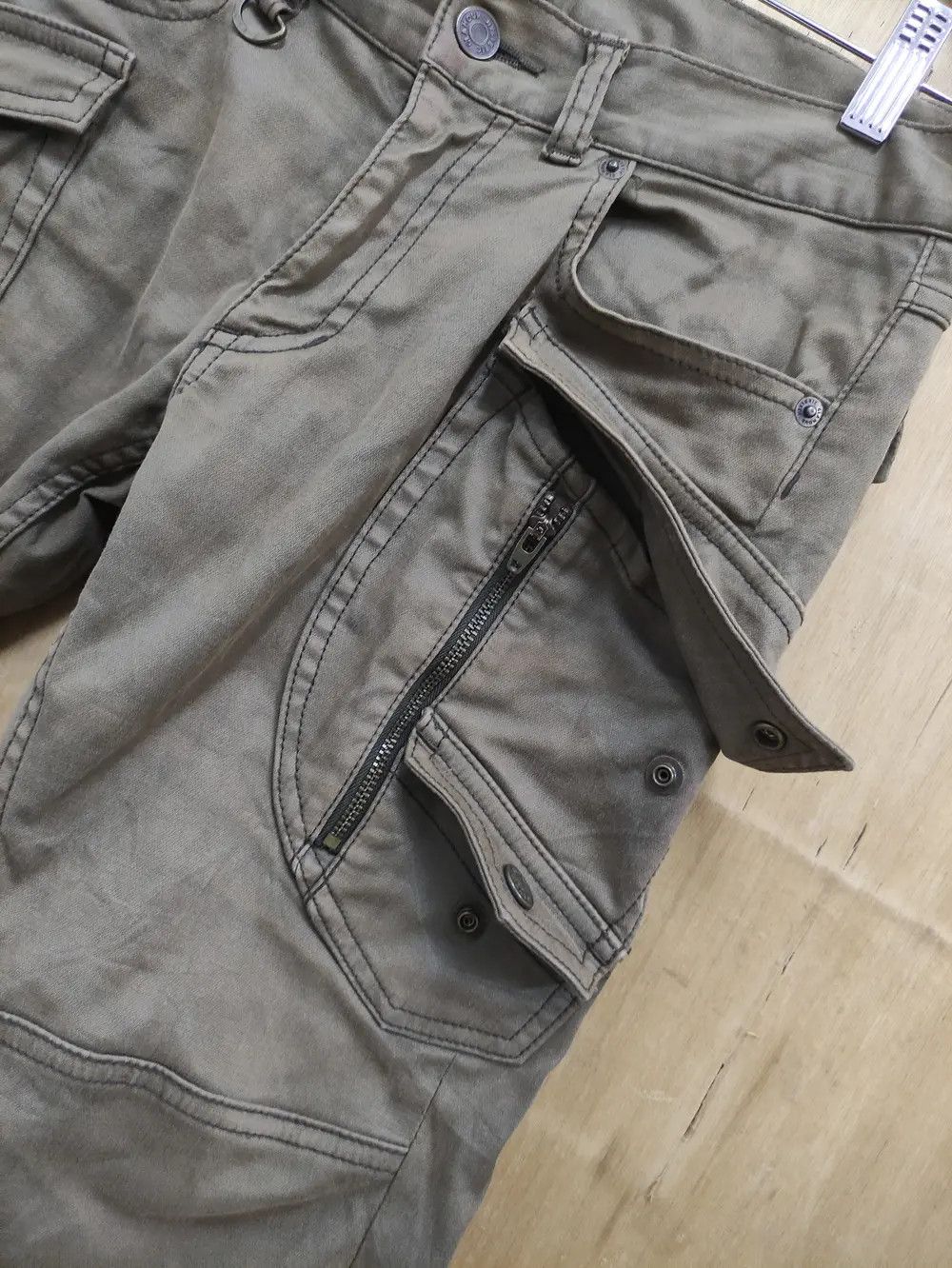 Hysteric Glamour HYSTERIC GLAMOUR MULTI POCKET CARGO PANTS Size US 30 / EU 46 - 6 Thumbnail
