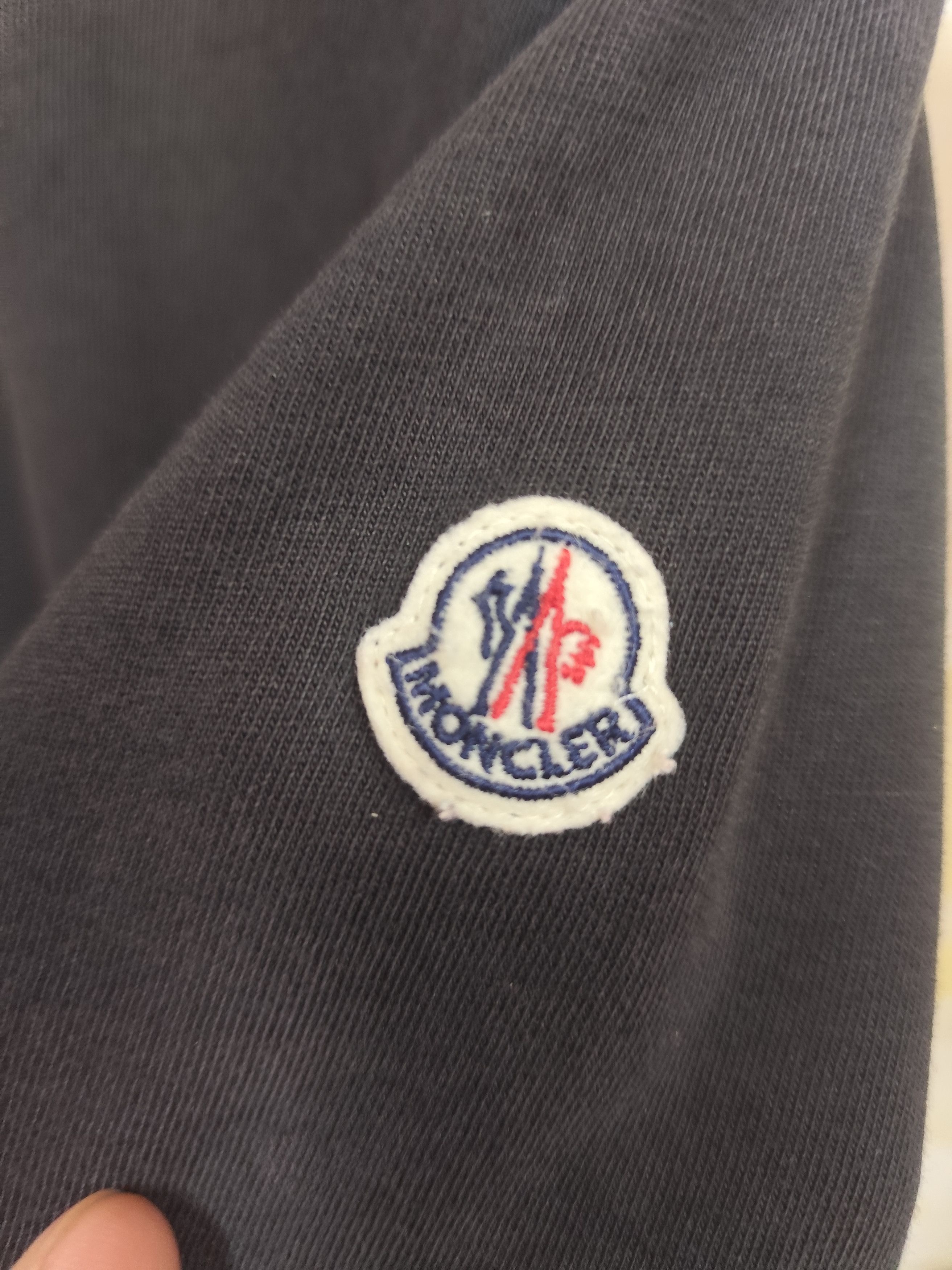 Moncler MONCLER MEN TOP T SHIRT WITH PATCH Size US L / EU 52-54 / 3 - 3 Thumbnail