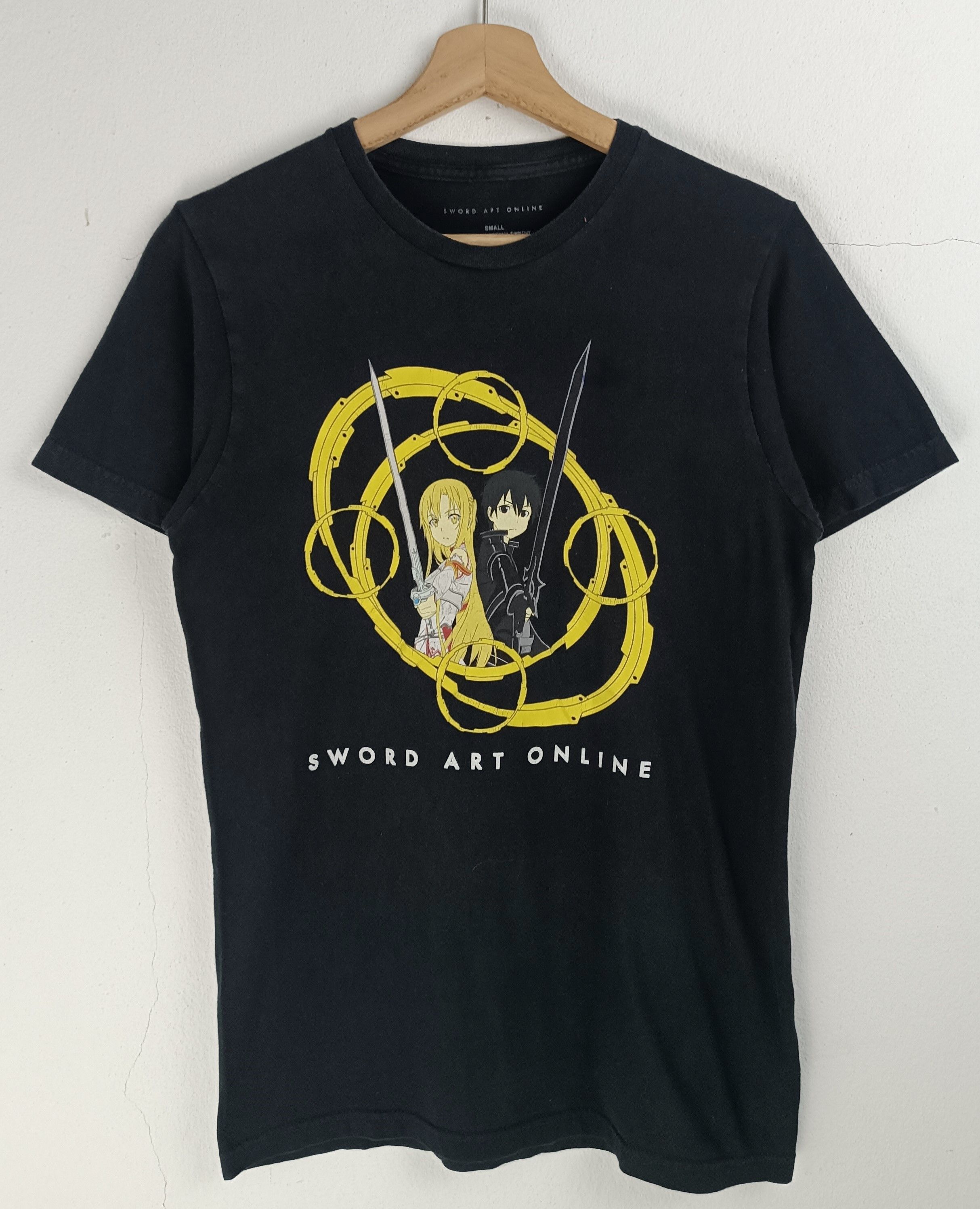 Anime VINTAGE SWORD ART ONLINE ANIME TEE solo leveling re:zero Size US S / EU 44-46 / 1 - 3 Thumbnail