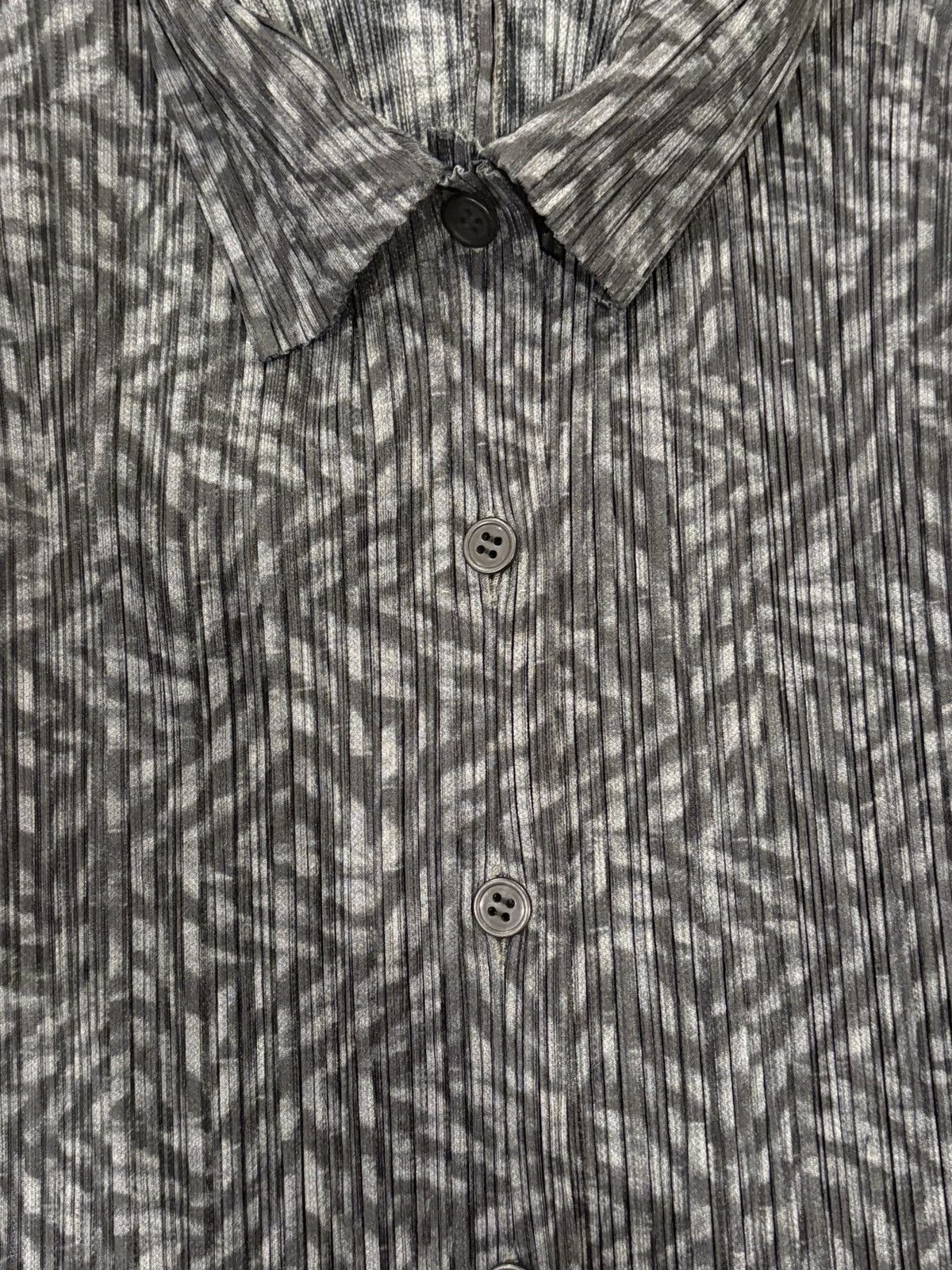 Issey Miyake × Pleats Please Issey Miyake Pleats Please Abstract Print Long Sleeve Shirt Size S / US 4 / IT 40 - 4 Thumbnail