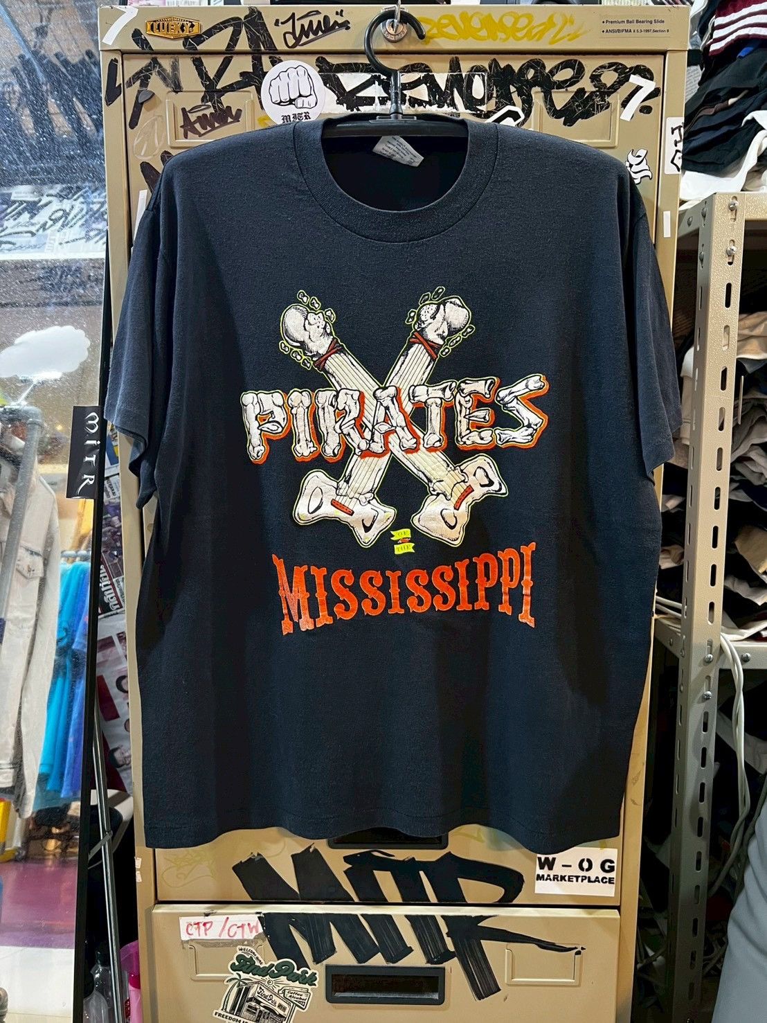 Band Tees Pirates Mississippi 90’s Size US XL / EU 56 / 4 - 1 Thumbnail