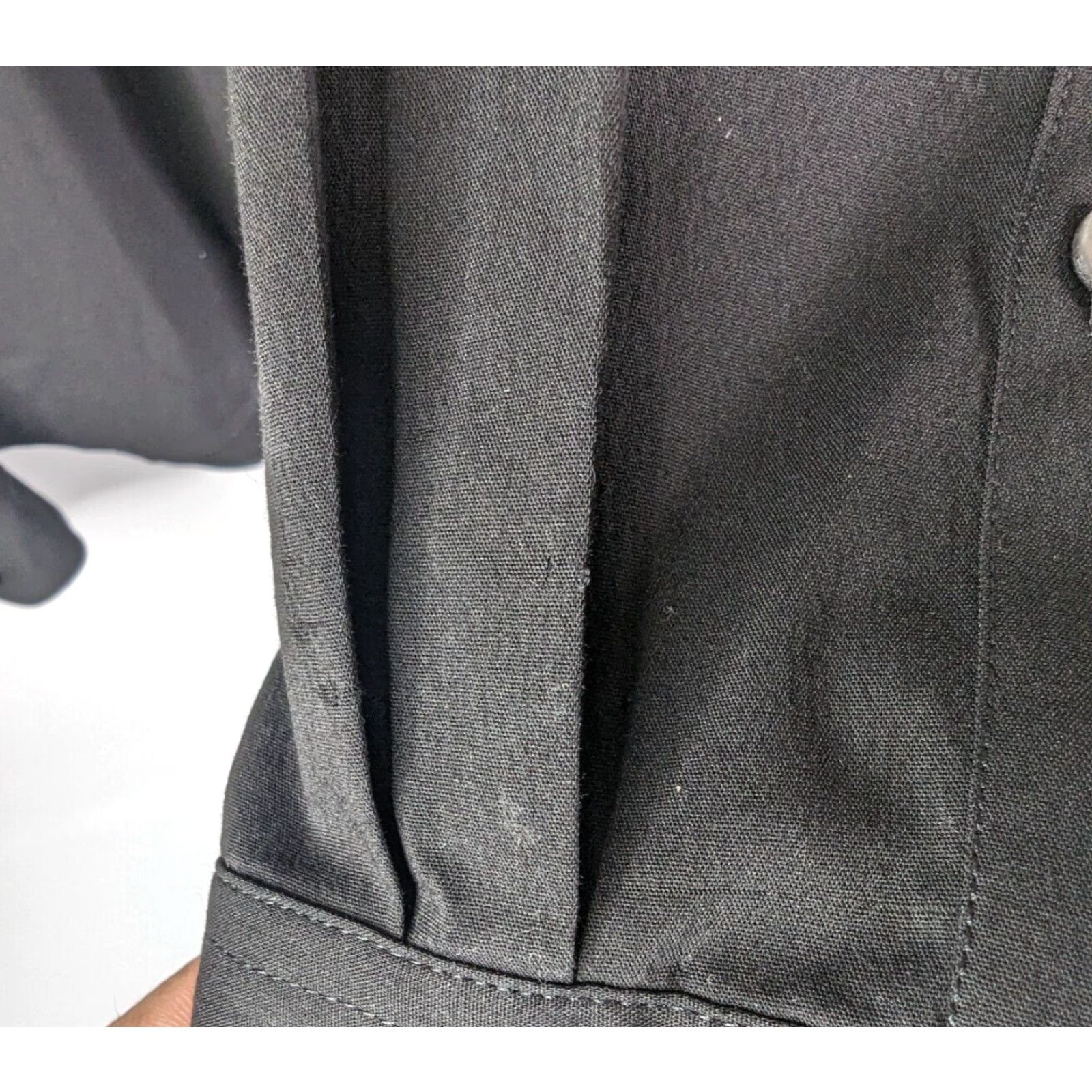 UNTUCKit UNTUCKit Shirt Womens 16 Black Button Long Sleeve Solid Logo (Defect) Size XXL / US 16-18 / IT 52-54 - 7 Thumbnail
