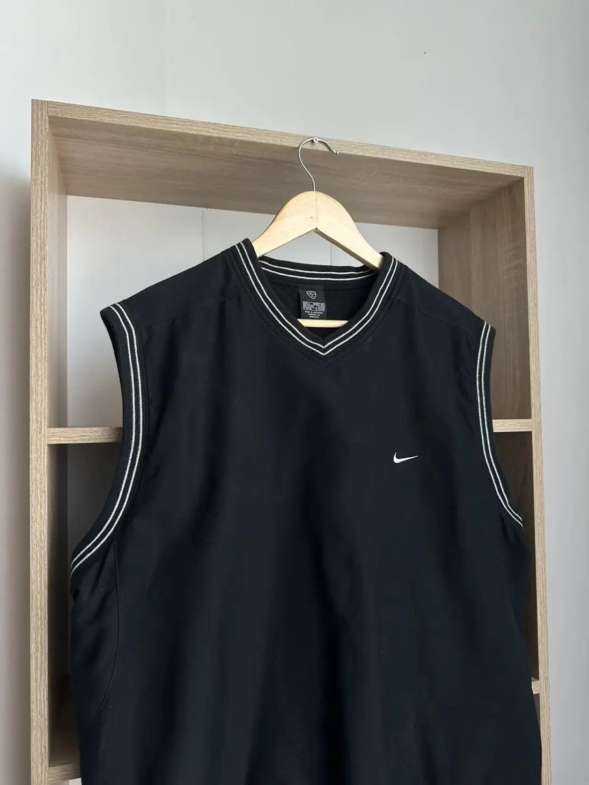Nike Vintage Nike Black Sportswear West Big Logo Size US L / EU 52-54 / 3 - 5 Thumbnail