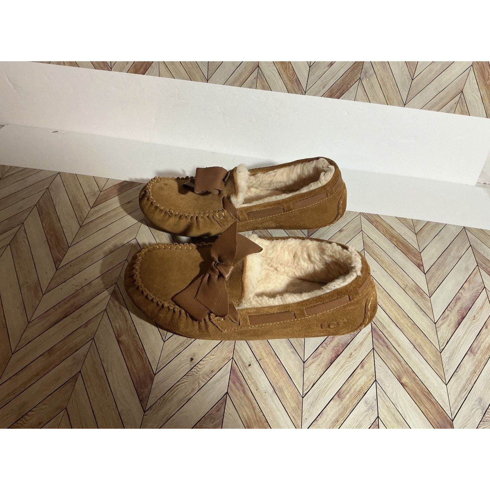 Ugg UGG Dakota Leather Bow Women Slipper Suede Chestnut US 7 Size US 7 / IT 37 - 6 Thumbnail