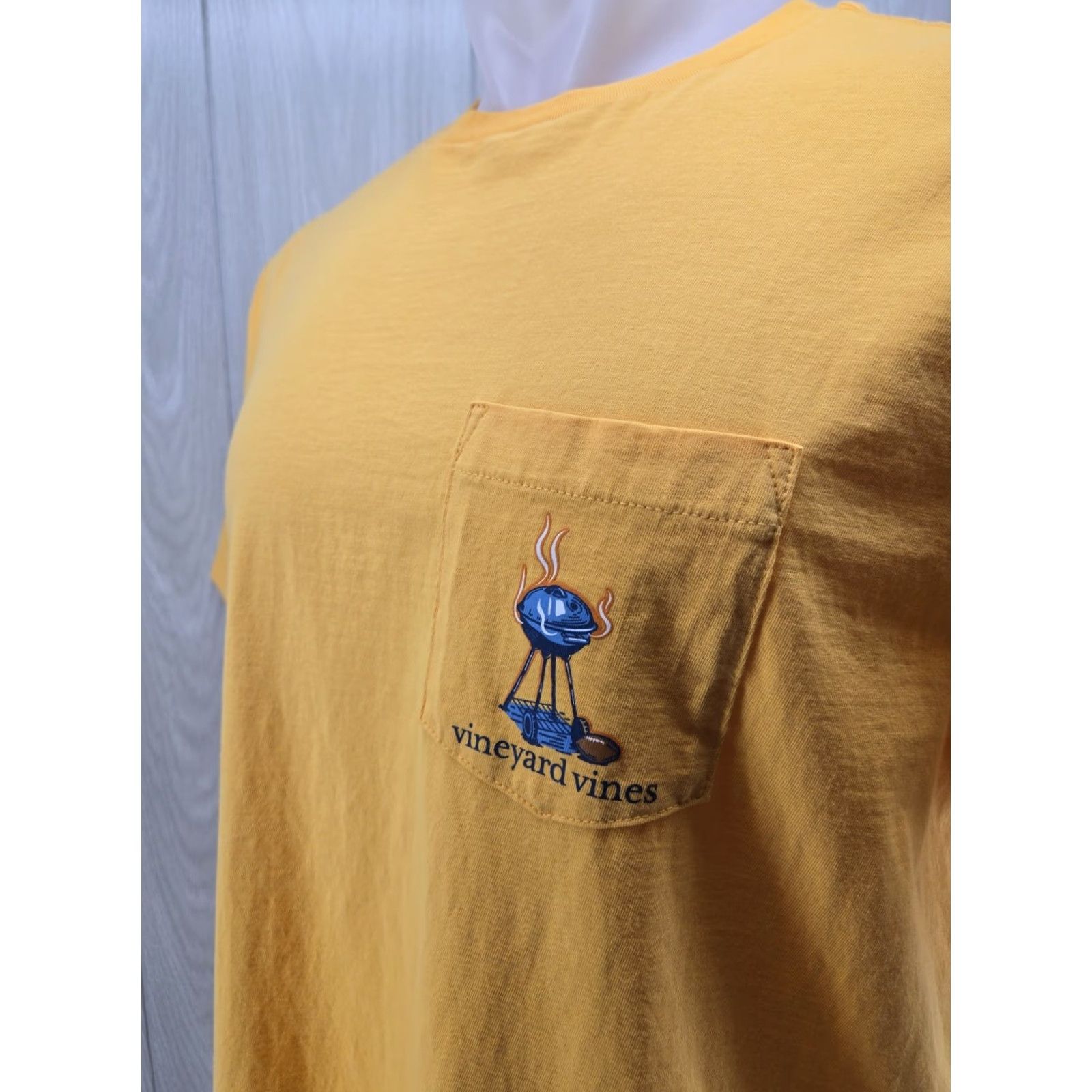 Vineyard Vines Vineyard Vines Mens T-Shirt Yellow Pocket Graphic Football Tailgating Grilling L SS Size US L / EU 52-54 / 3 - 6 Thumbnail
