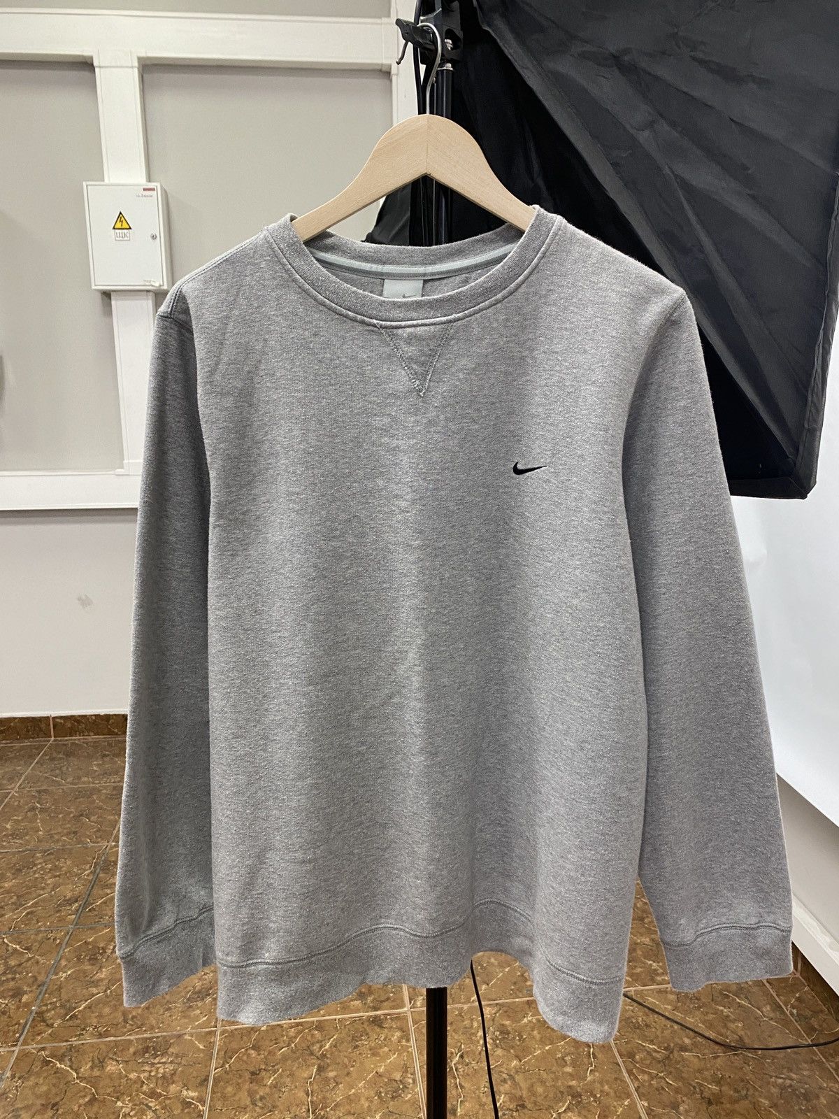 Nike 🇺🇸 Vintage 90s Nike Sweatshirt Swoosh Small Logo Rare Retro Size US M / EU 48-50 / 2 - 1 Thumbnail