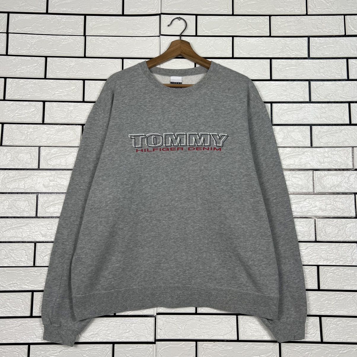 Tommy Hilfiger Vintage TOMMY HILFIGER DENIM Crewneck Sweatshirt #3978-C181 Size US L / EU 52-54 / 3 - 1 Thumbnail
