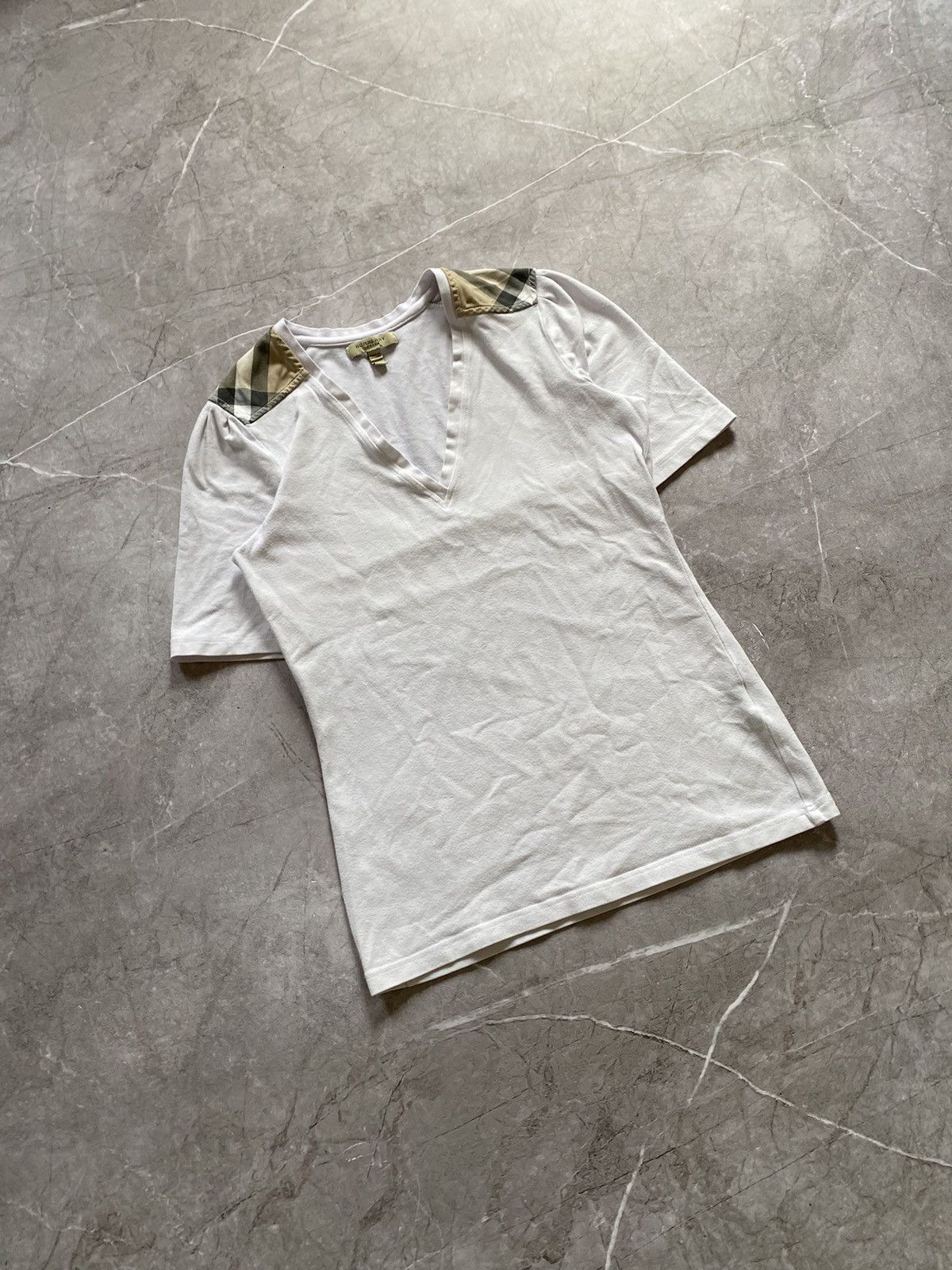 Burberry × Vintage Vintage Y2K Burberry London White T Shirt Made in Bulgaria Size S / US 4 / IT 40 - 1 Thumbnail