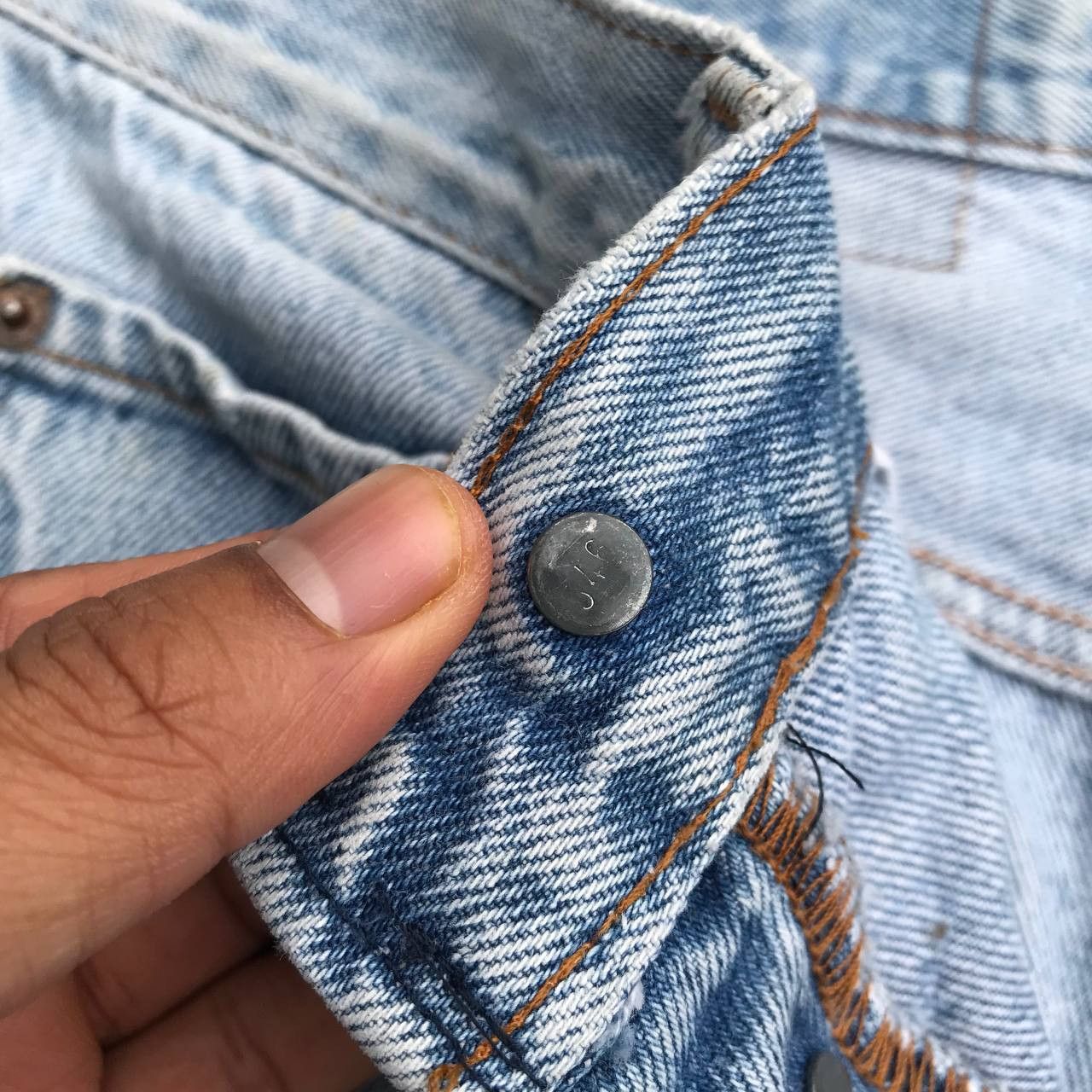 Levi's Vintage Clothing 80S Vintage Levis 501 USA lightwash dirty Stain W29x28 inch Size US 29 - 3 Thumbnail