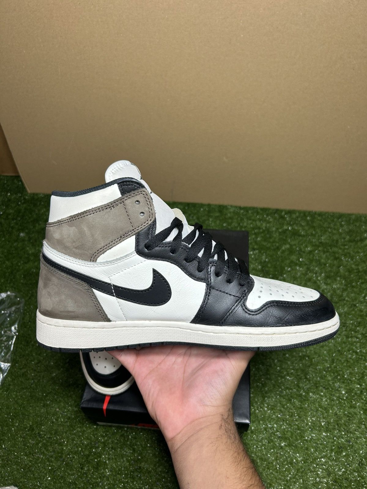 Jordan Brand Jordan 1 Mocha high 2020 Size US 9.5 / EU 42-43 - 4 Thumbnail