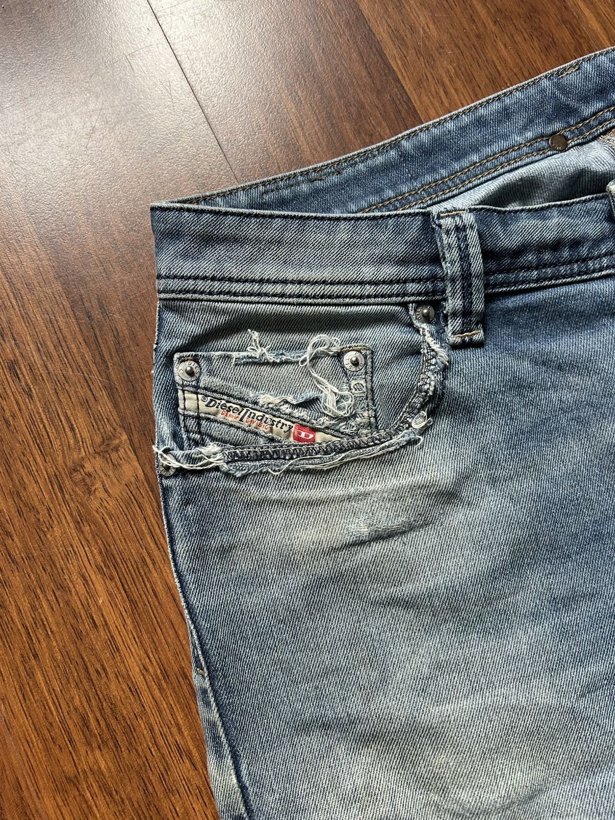 Diesel Vintage Diesel Larkee Distressed Denim Jeans Faded Y2K Sz 31 Size US 31 - 4 Thumbnail