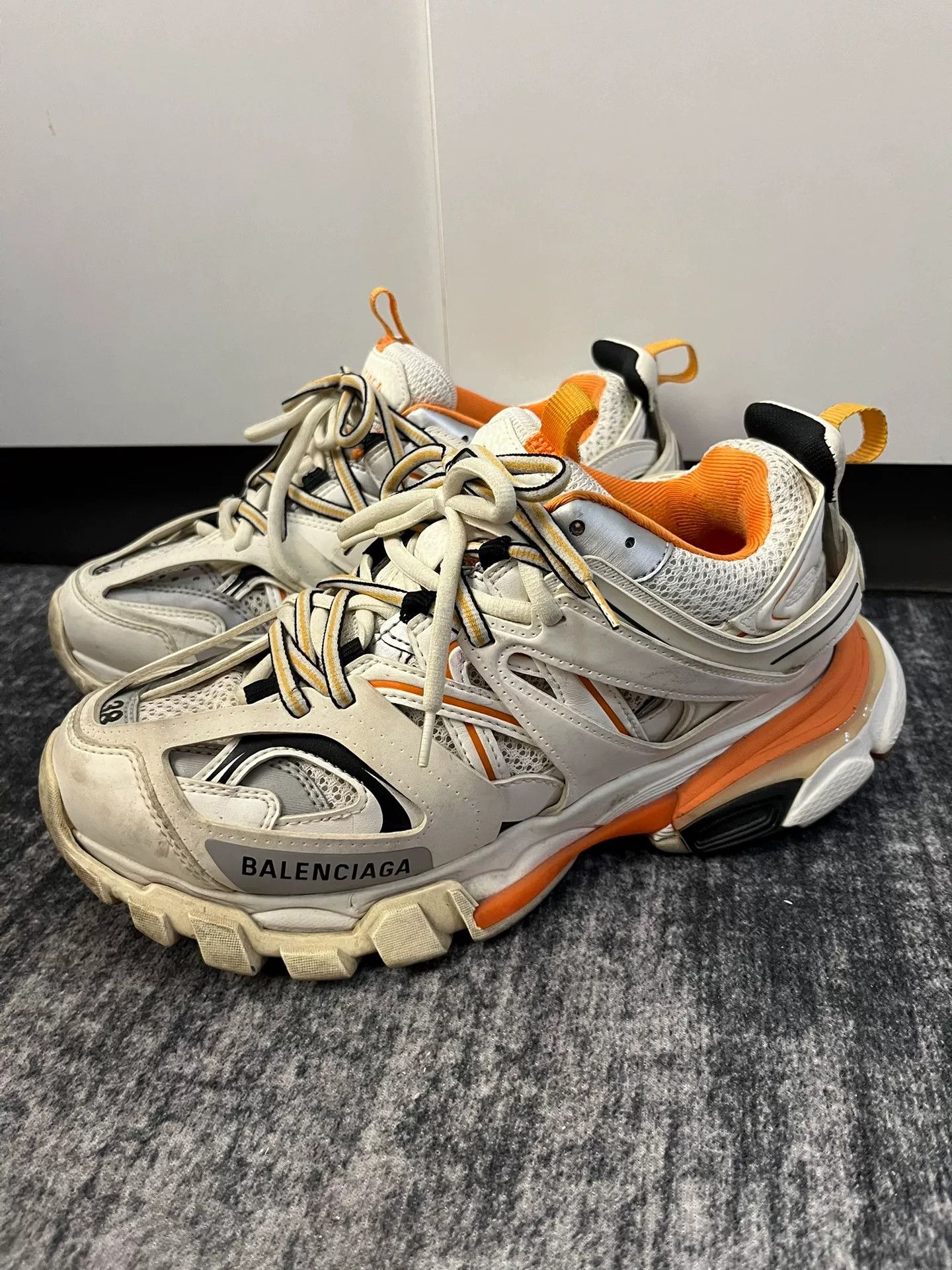 Balenciaga Balenciaga White Lowtop Sneakers 38 Women Size US 7.5 / IT 37.5 - 1 Thumbnail