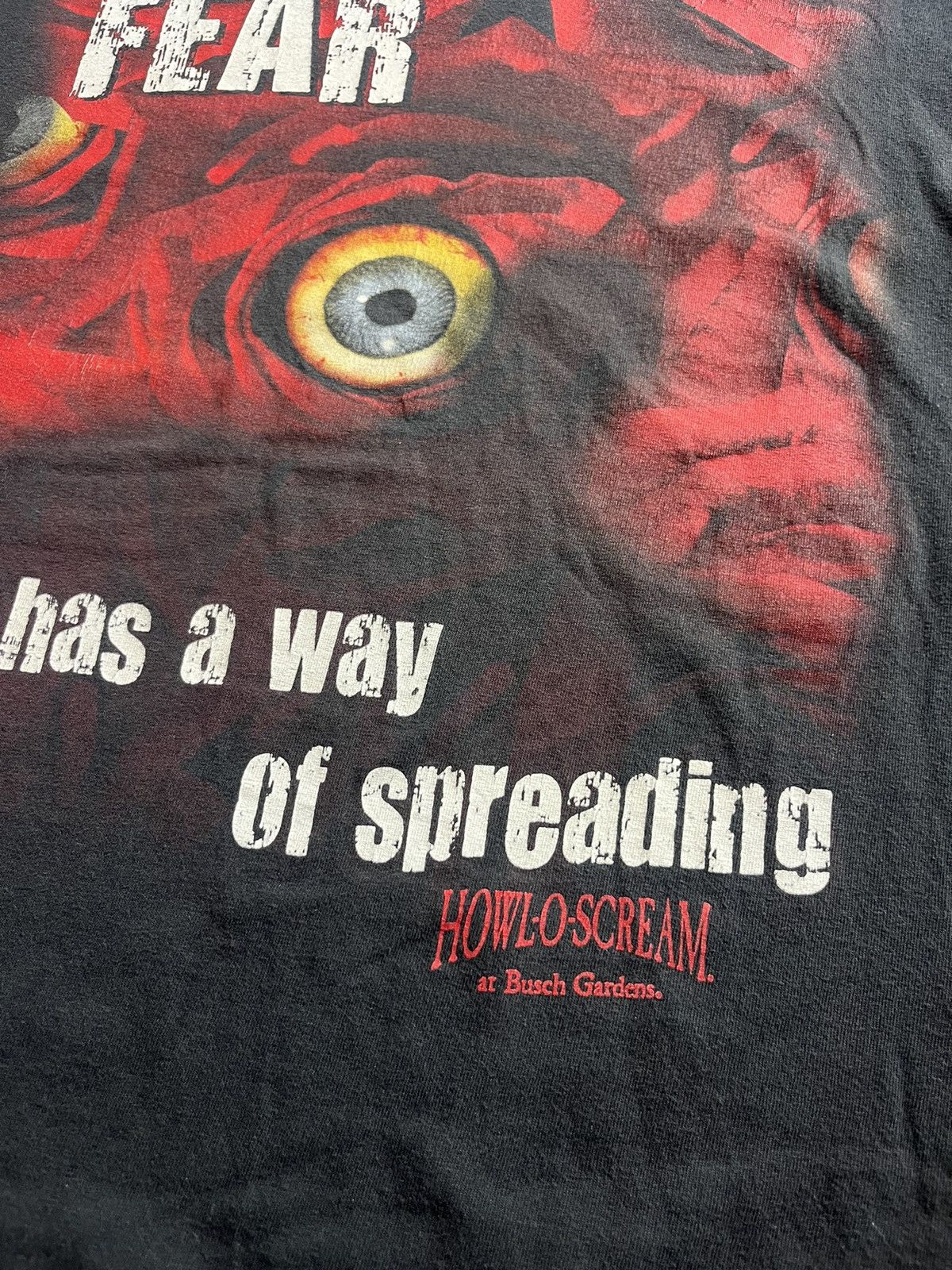 Arts & Science Vintage FEAR has a Way of Spreading HOWL-O-SCREAM 00’s Tee Size US XXL / EU 58 / 5 - 6 Thumbnail