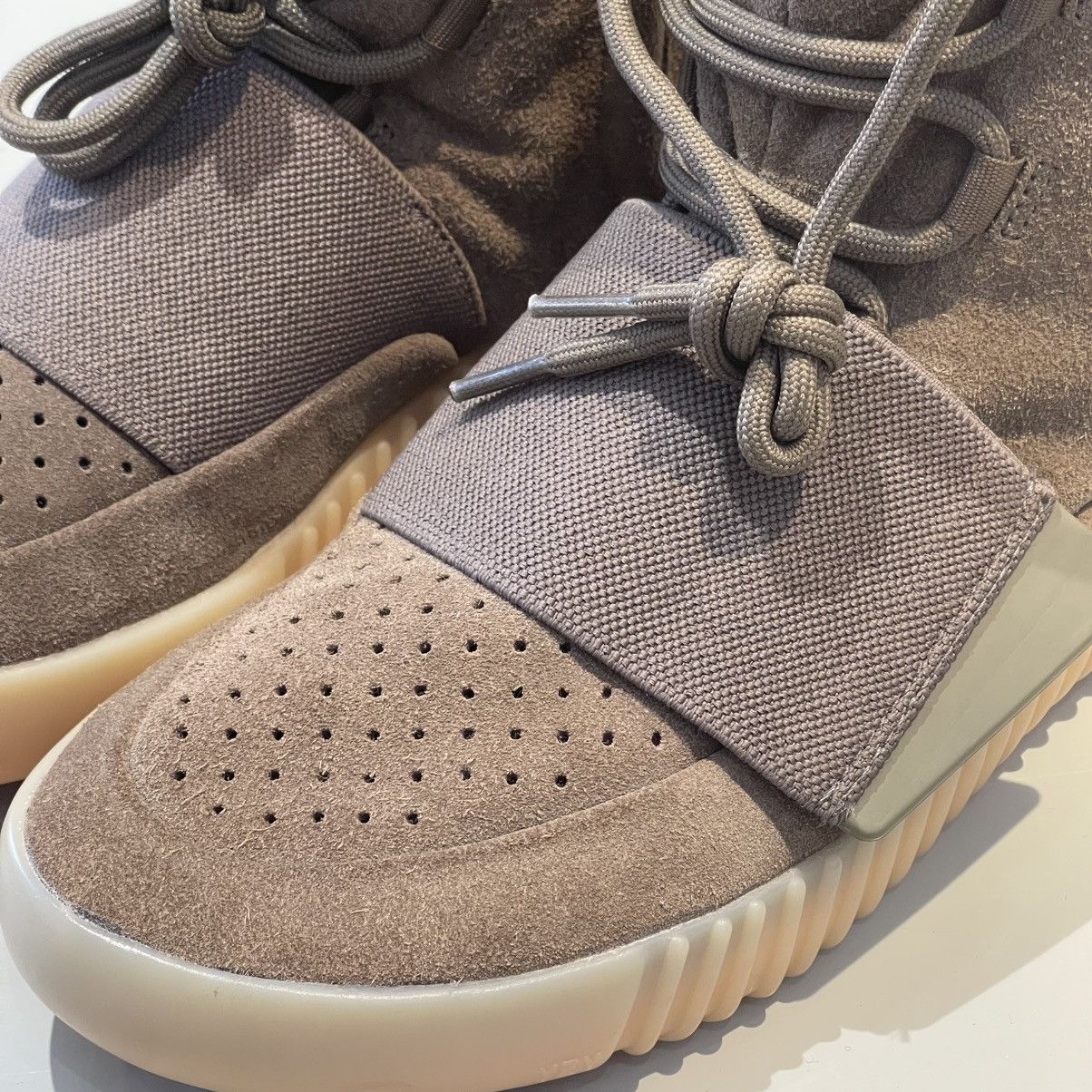Adidas × Yeezy Adidas Yeezy Boost 750 Light Brown Gum (Chocolate) Size US 8 / EU 41 - 7 Thumbnail