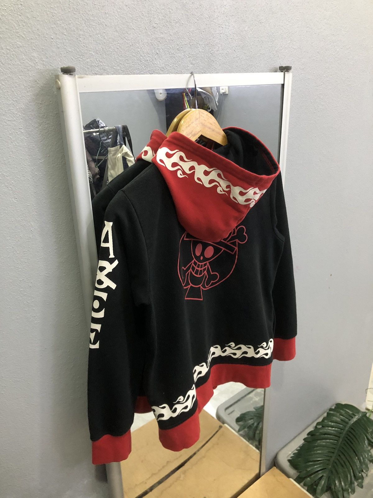 One Piece Vintage One Piece Portgas D. Ace Zip Hoodie Flame Red/Black Size US S / EU 44-46 / 1 - 12 Thumbnail