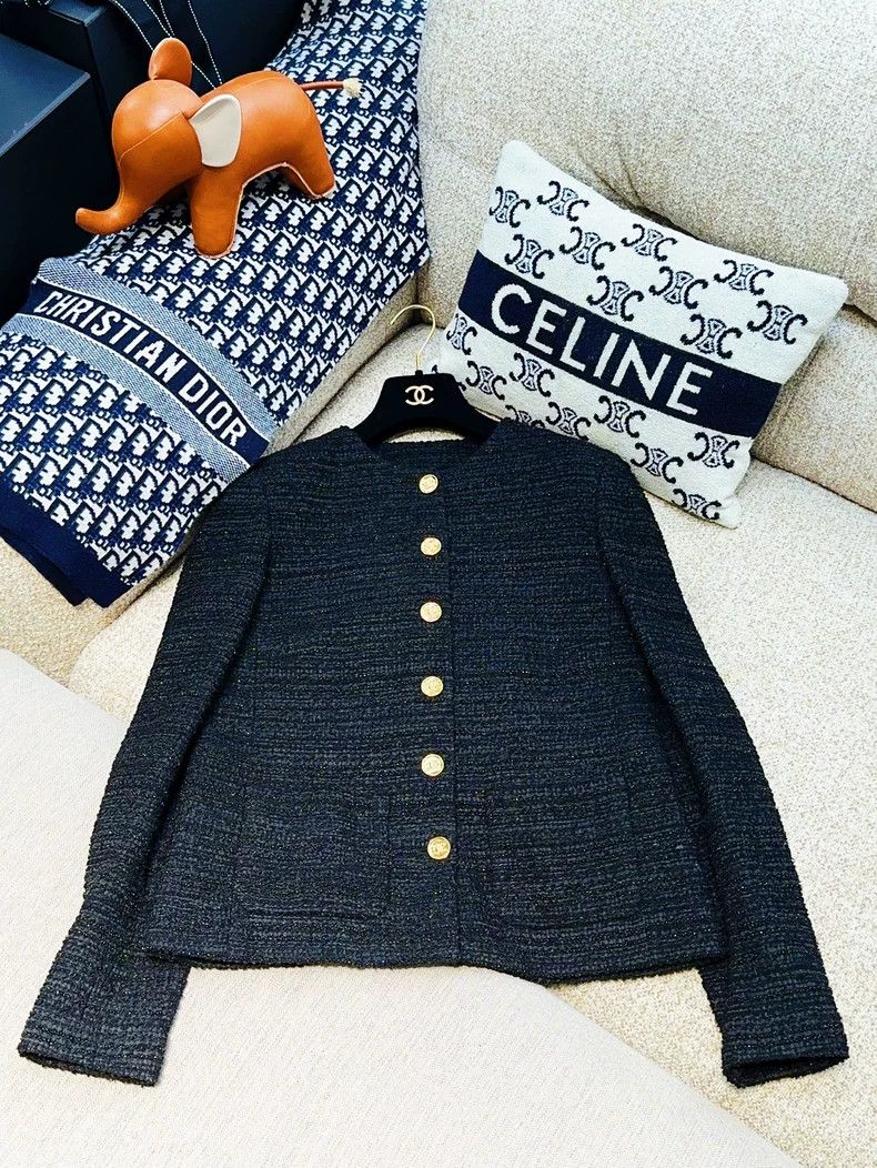 Chanel Chanel 23A black beaded gold buckle round-neck long-sleeve Size XS / US 0-2 / IT 36-38 - 1 Thumbnail
