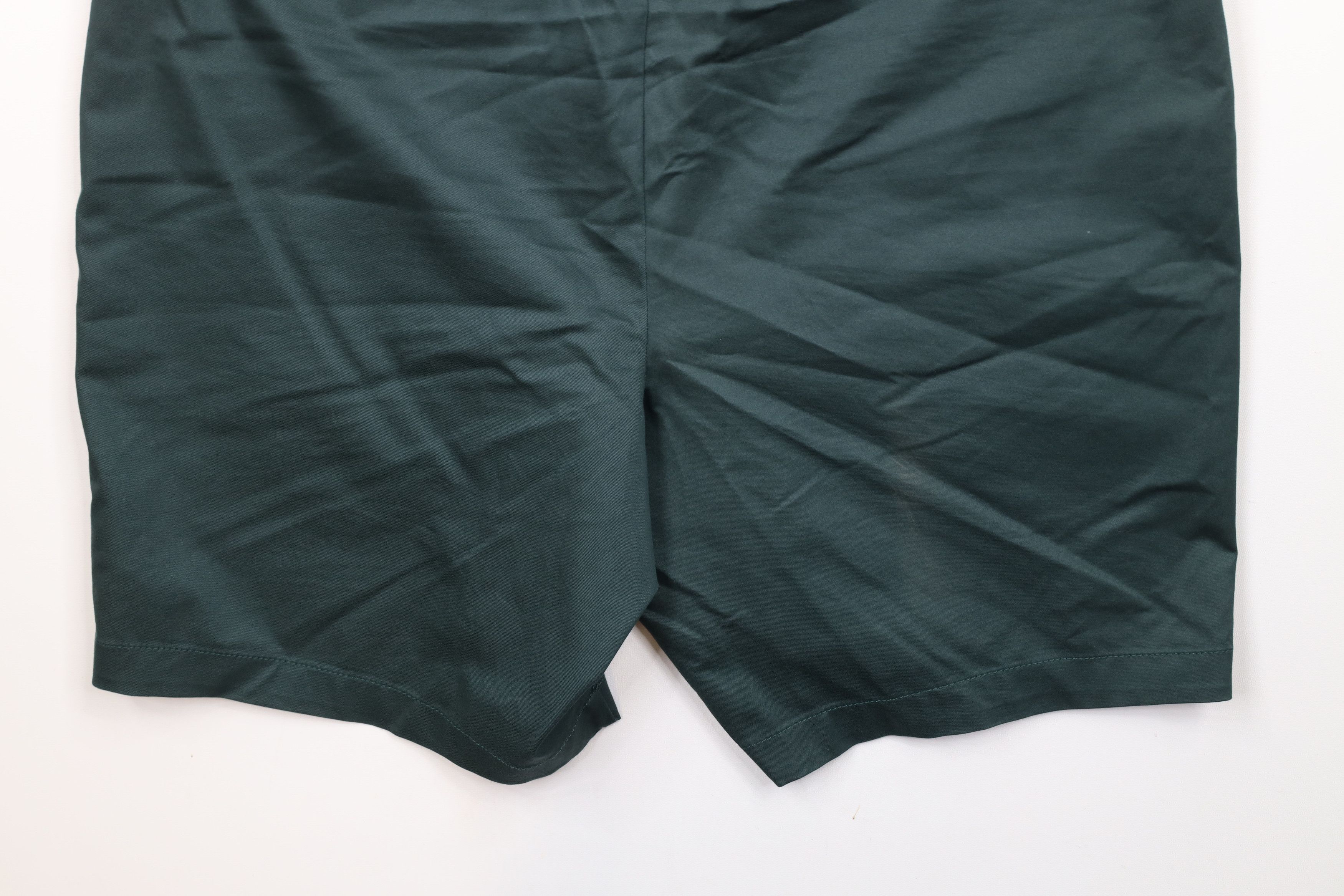 Banana Republic × Vintage Banana Republic Front Tech Above Knee Aiden Shorts Green Size US 38 / EU 54 - 10 Thumbnail
