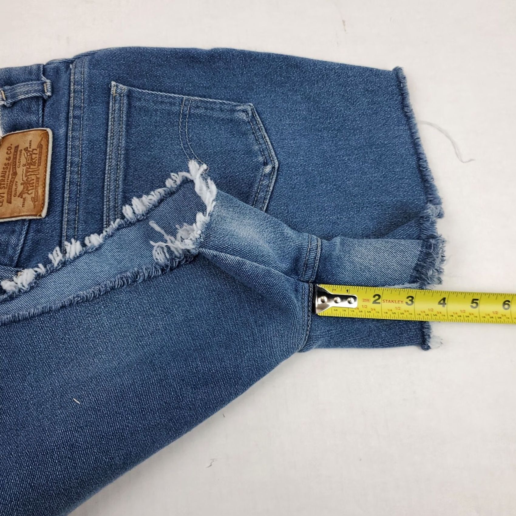 Levi's Vintage Levi's White Tab Blue Jean Cut Offs Womens Size 16 W30 x 3" Inseam Rockabilly Denim Jeans 1970s US Levis Mens Womens Girls Size 38" / US 16 / IT 52 - 7 Thumbnail