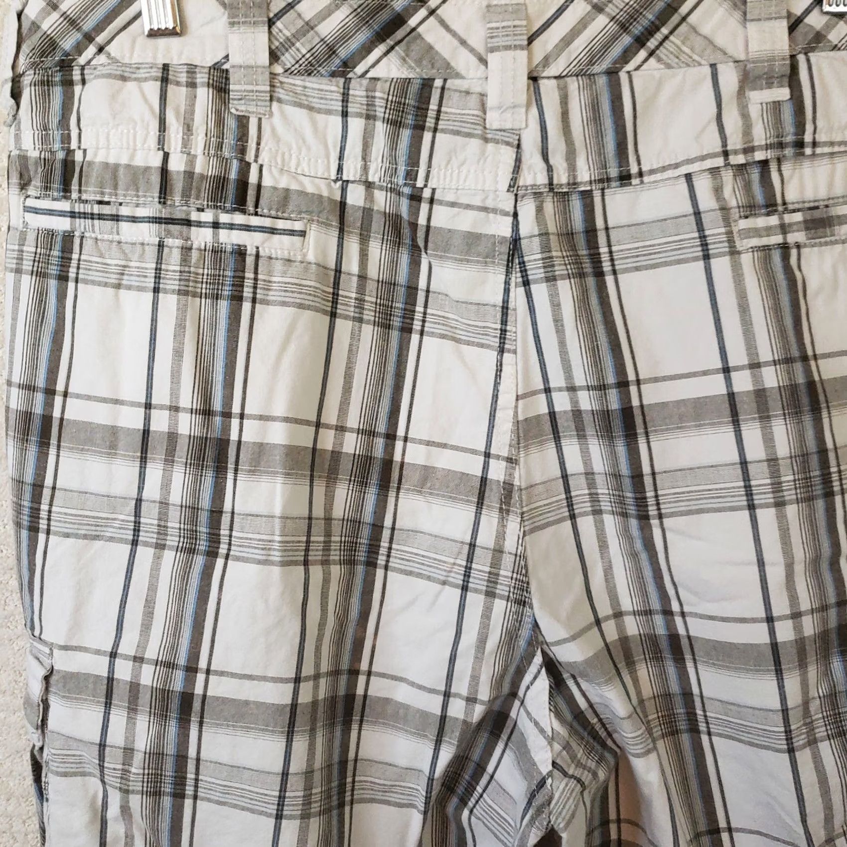 Wrangler Wrangler Cargo Shorts Men's 38x10 Khaki Blue Wht. Plaid Flat Front Cargo Pockets Casual, Travel, Regular Mens Size US 38 / EU 54 - 6 Thumbnail