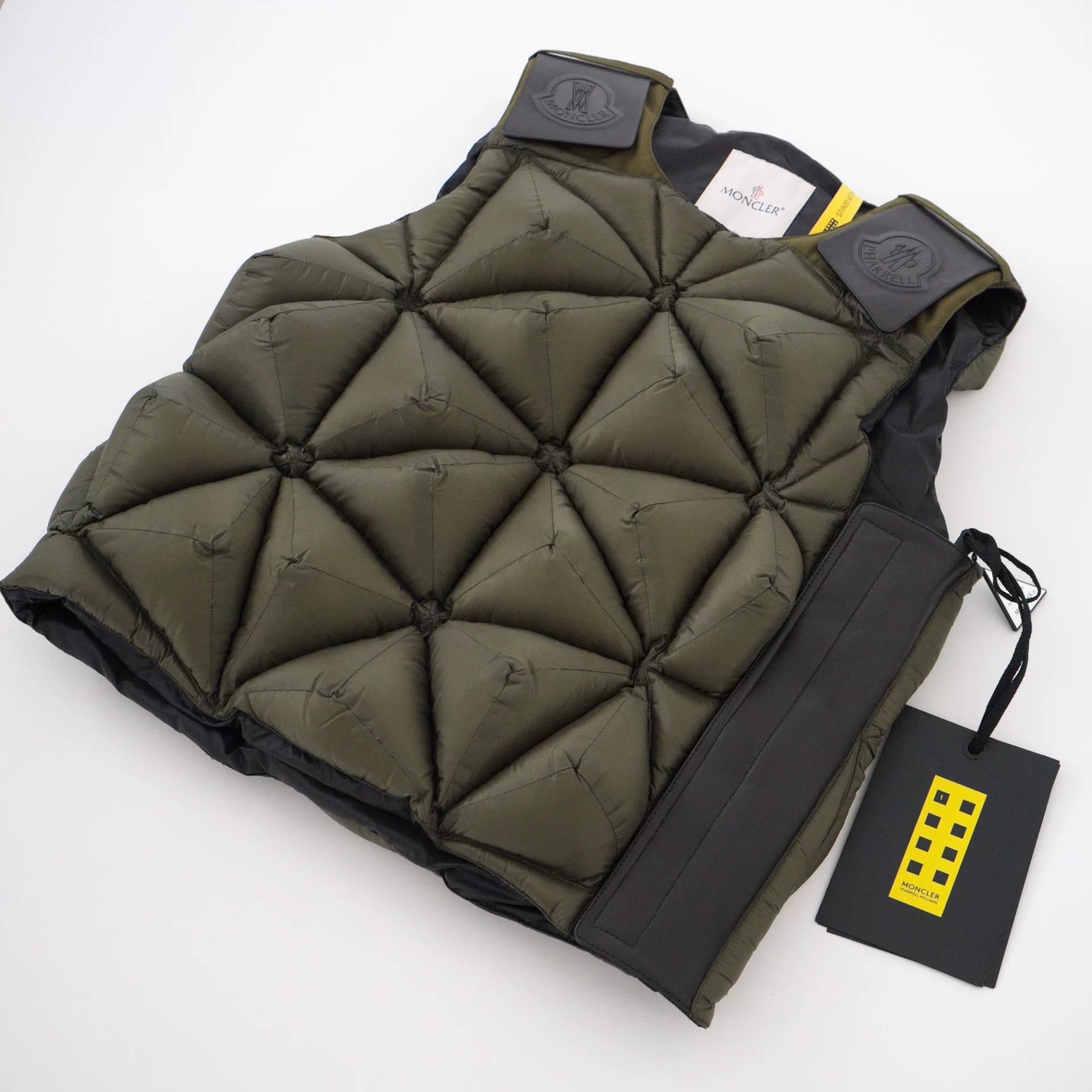 Moncler Genius moncler x pharrell lightweight padded vest Size US M / EU 48-50 / 2 - 1 Thumbnail