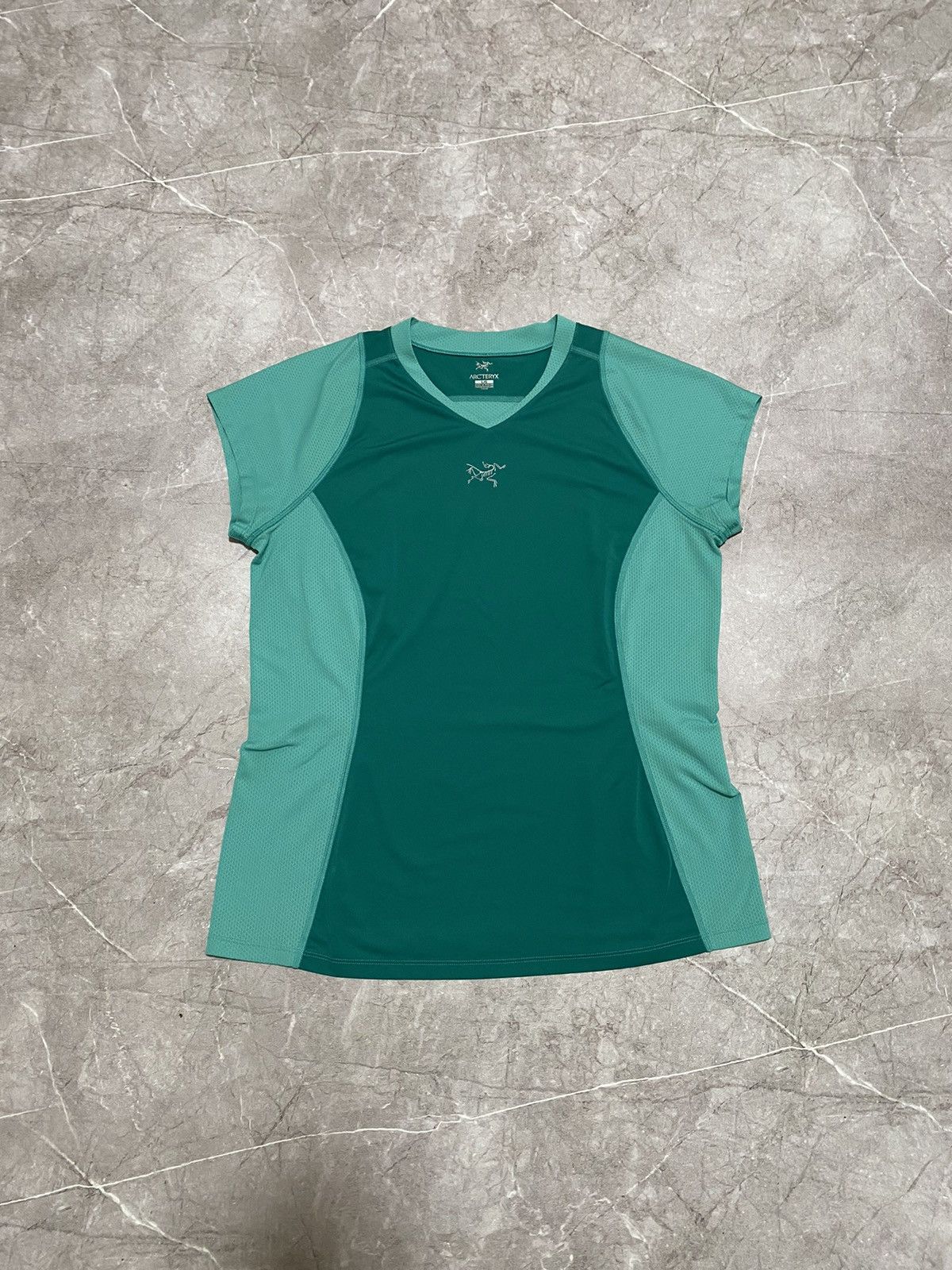 Arc'teryx Classic Arc’teryx Training Mini Centr Logo T Shirt Y2K Size L / US 10 / IT 46 - 2 Thumbnail