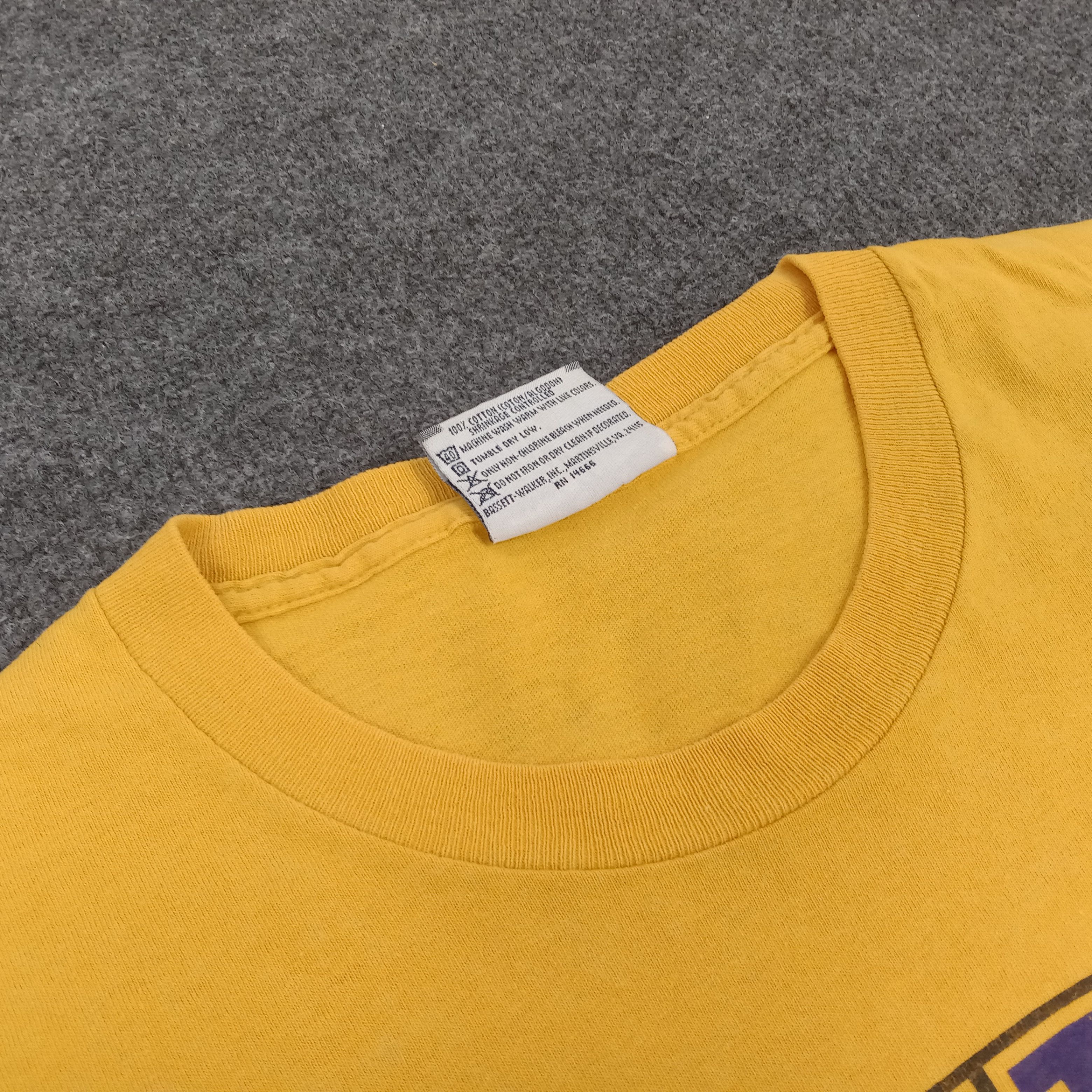 NBA LAKERS Los Angeles American Basketball NBA Tshirt Size US L / EU 52-54 / 3 - 5 Thumbnail