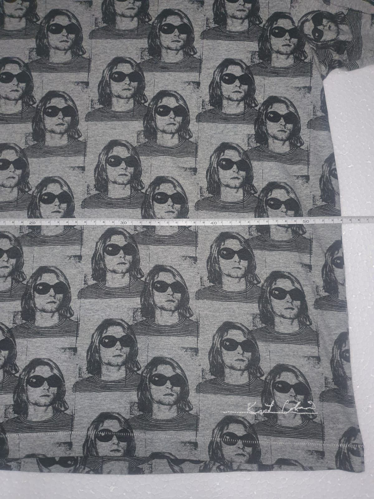 Uniqlo Uniqlo Nirvana Kurt Cobain Over Print Tshirt Size US L / EU 52-54 / 3 - 5 Thumbnail