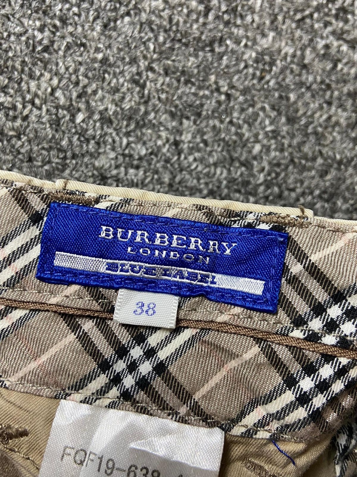 Burberry × Designer × Vintage Burberry London Blue Label Straight Cut Pants (126) Size US 30 / EU 46 - 2 Thumbnail