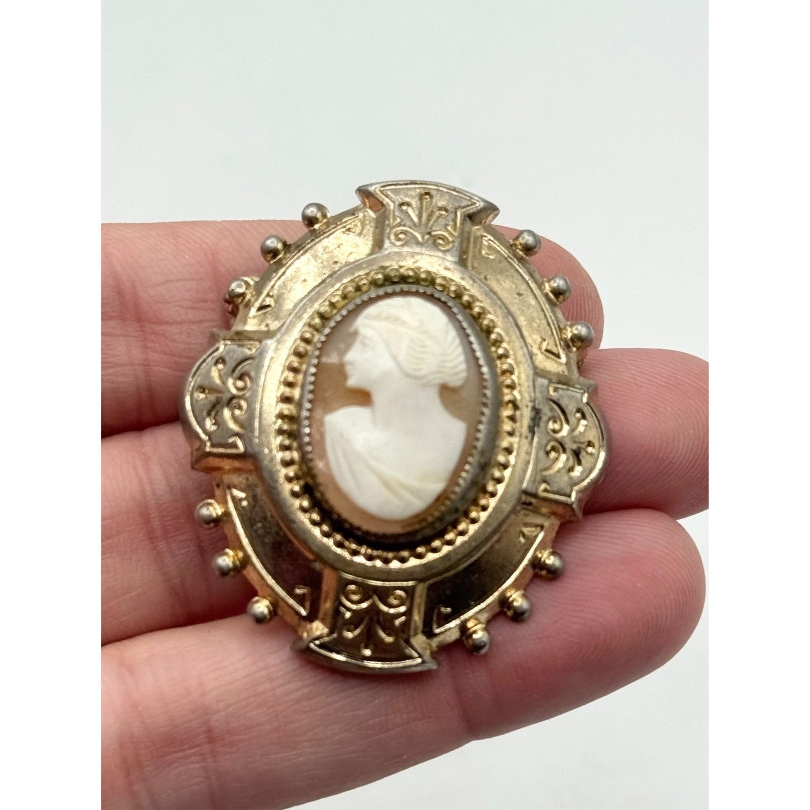 Vintage Vintage estate shell cameo brooch pin Size ONE SIZE - 4 Thumbnail