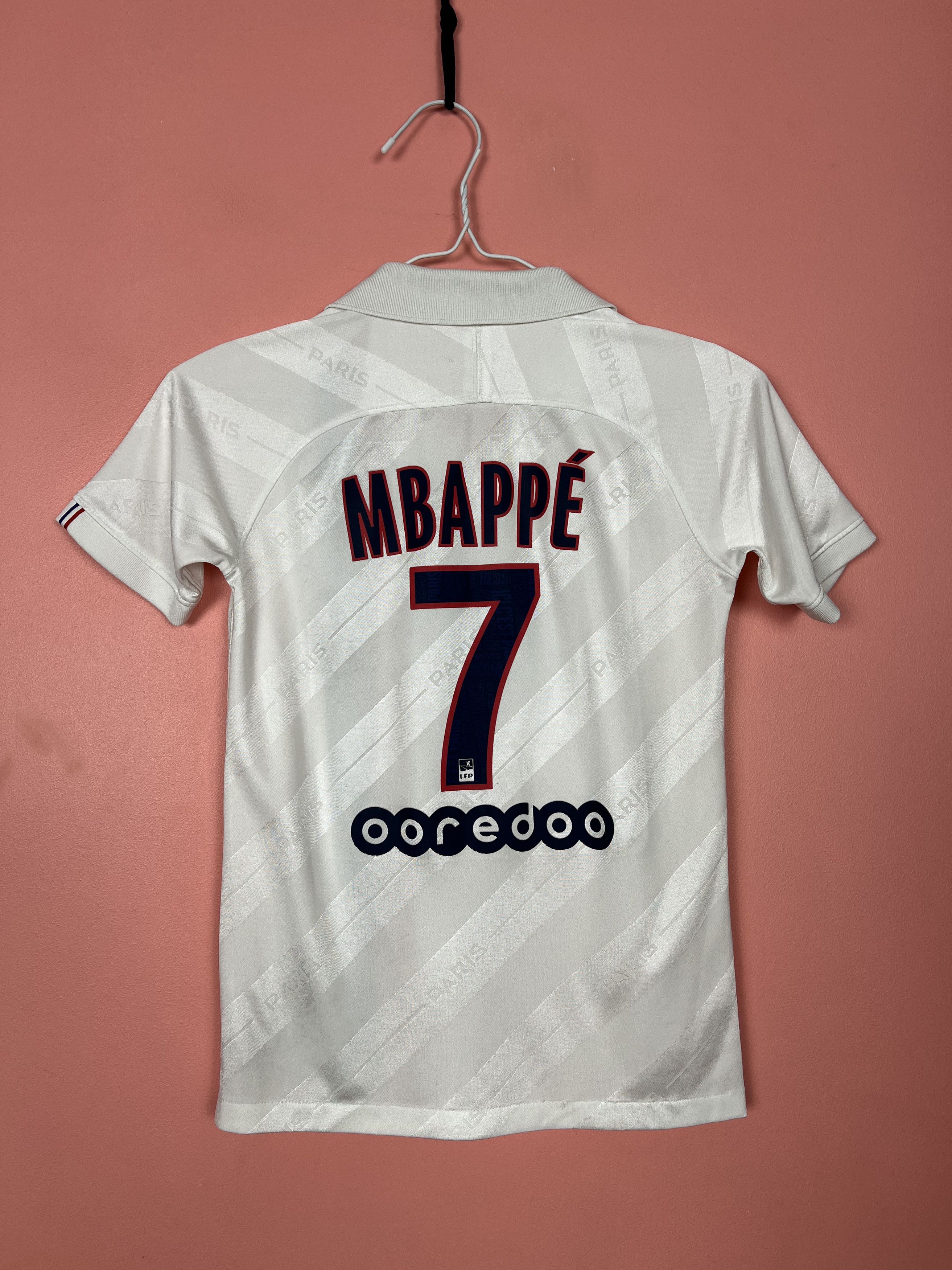 Nike nike PSG Paris saint-germain kids teen Mbappe soccer jersey Size US M / EU 48-50 / 2 - 3 Thumbnail