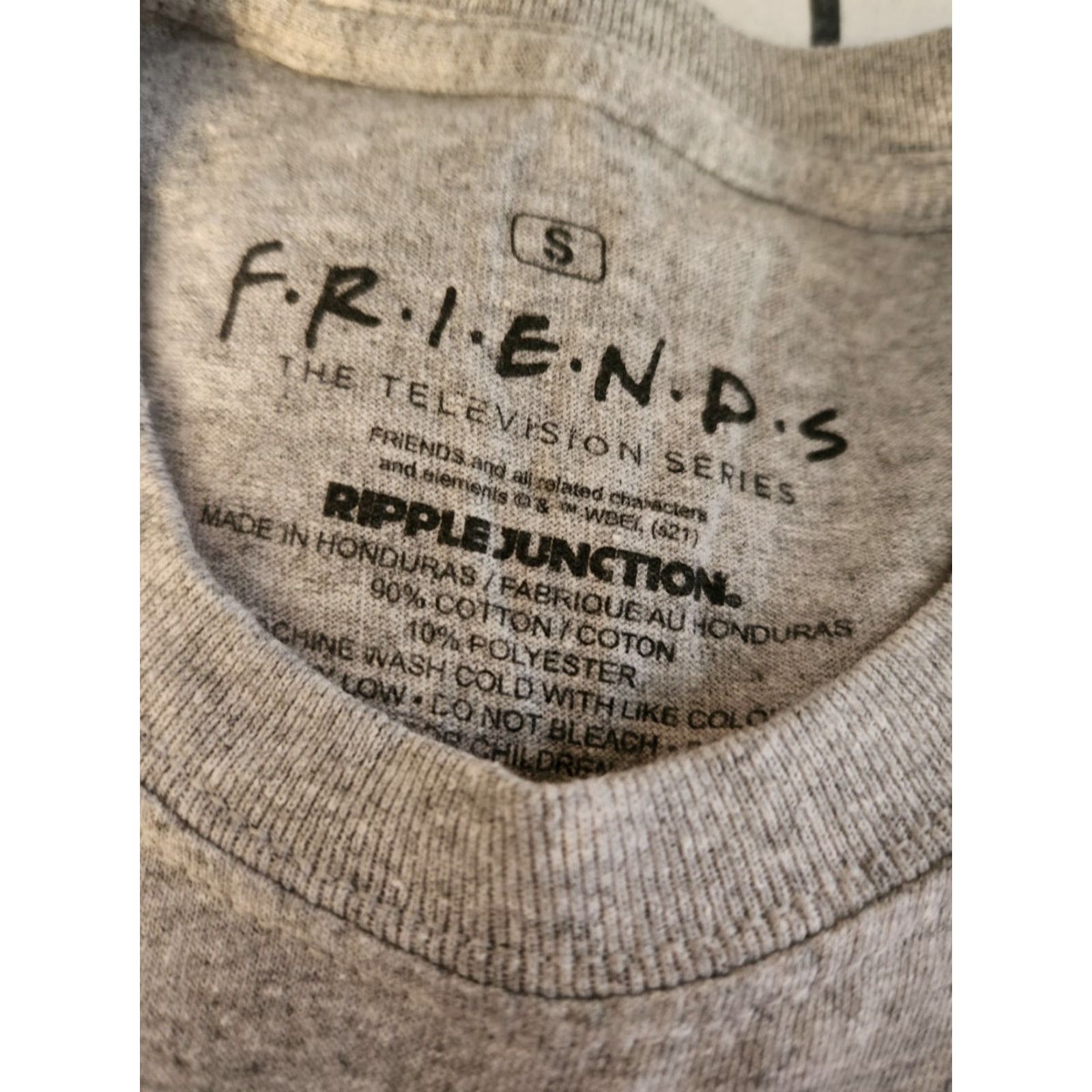 Vintage Friends T-Shirt Central Perk Coffee Christmas Wreath Unisex Size Small Gray Adult Regular Short Sleeve Crew Neck Shirt Mens/Womens Size US S / EU 44-46 / 1 - 2 Thumbnail