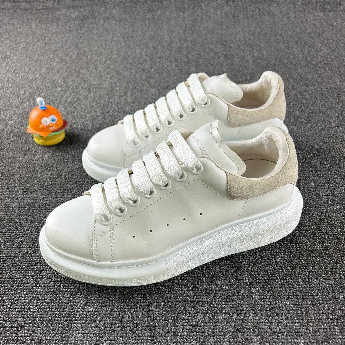 Alexander McQueen Alexander McQueen White Sneakers Size 37.5 Size US 7.5 / EU 40-41 - 1 Thumbnail