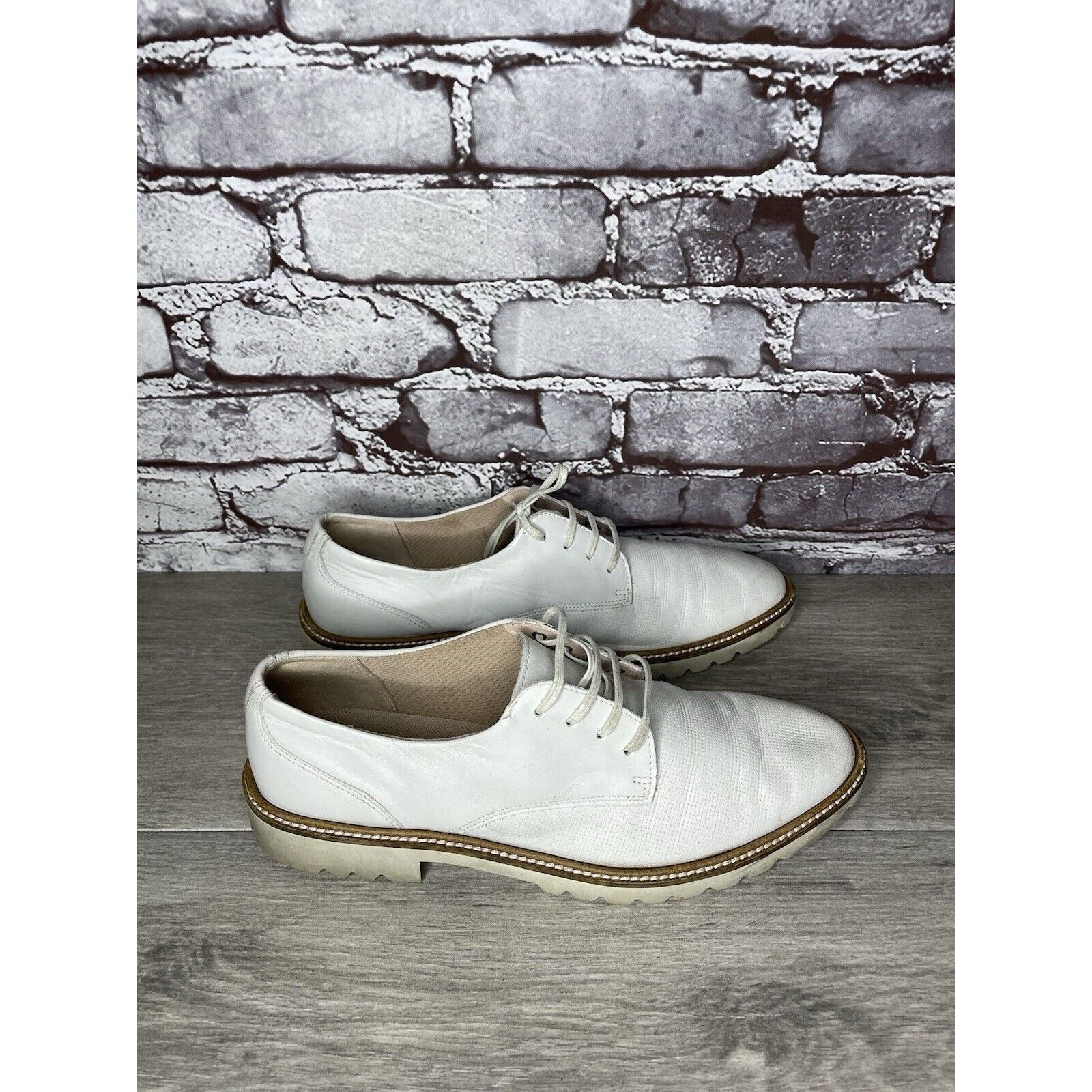 Ecco ECCO White Leather Perforated Lace Up Oxfords Shoes Women Sz Size US 9.5 / IT 39.5 - 16 Thumbnail
