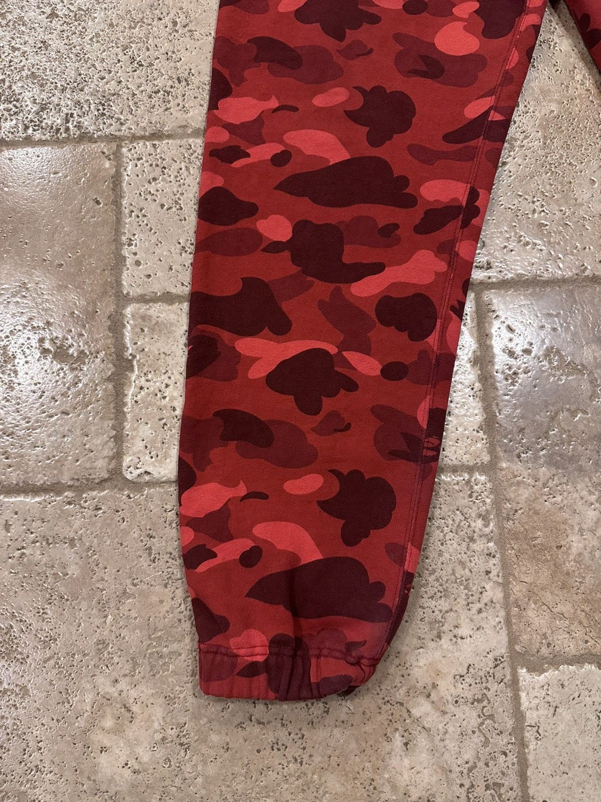 Bape A Bathing Ape Bape Red Camo Logo Sweatpants Joggers Size US 34 / EU 50 - 2 Thumbnail