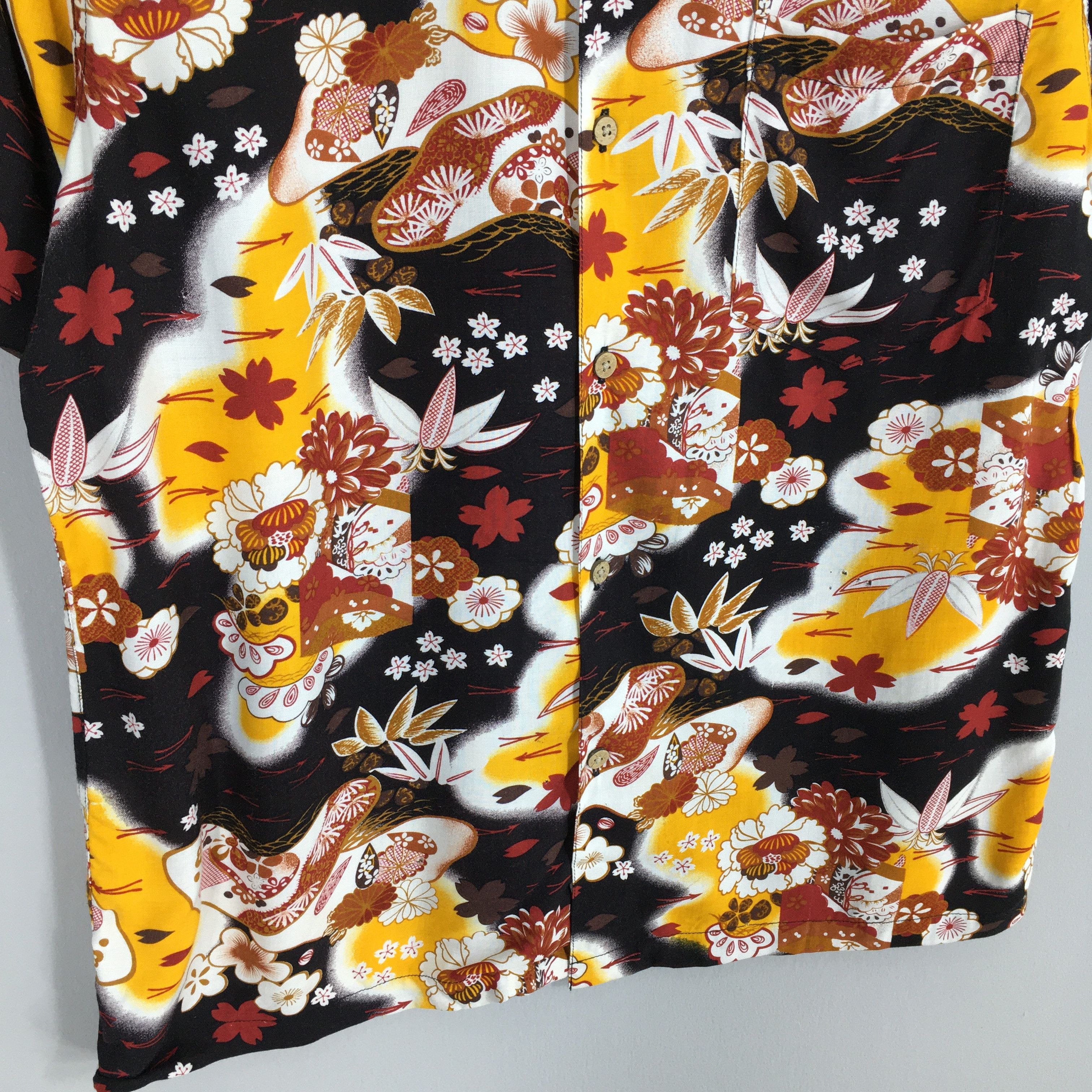 Life's a Beach Vintage Nepuca Aloha Wear Rayon Floral Shirt Medium Size US M / EU 48-50 / 2 - 4 Thumbnail