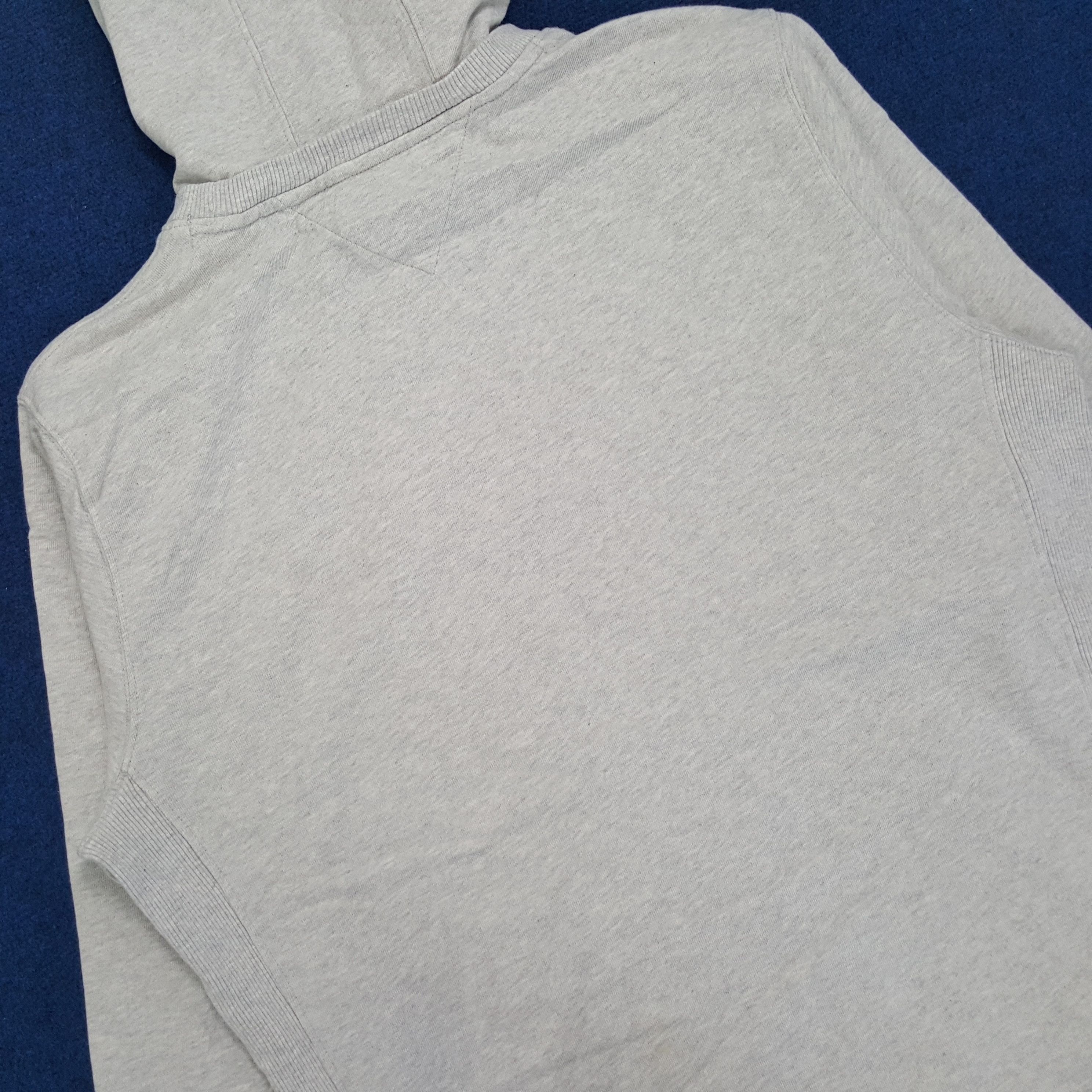 Tommy Hilfiger × Tommy Jeans × Vintage Vintage Tommy Jeans Embroidery Center Streetwear Sweatshirts Size US L / EU 52-54 / 3 - 4 Thumbnail