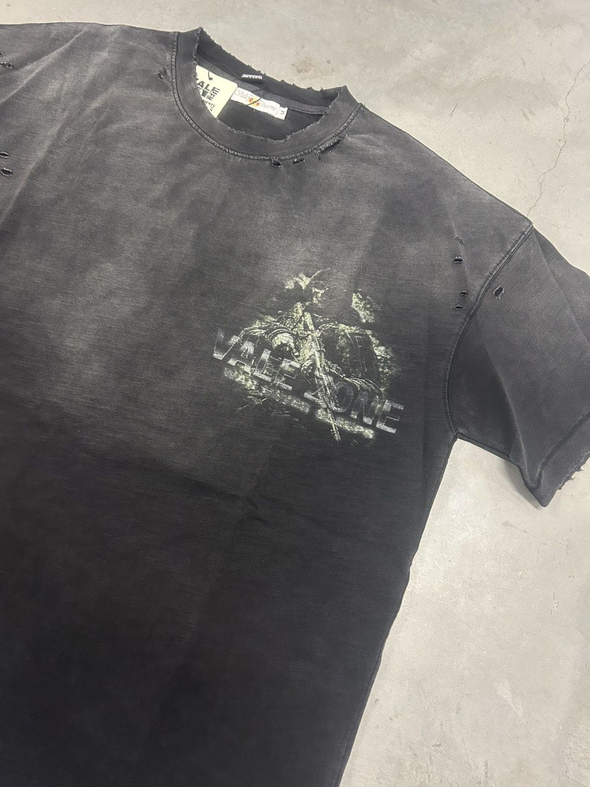 Vale Vale Forever Valley Dreams Black War Zone Tee Medium New Size US M / EU 48-50 / 2 - 2 Thumbnail
