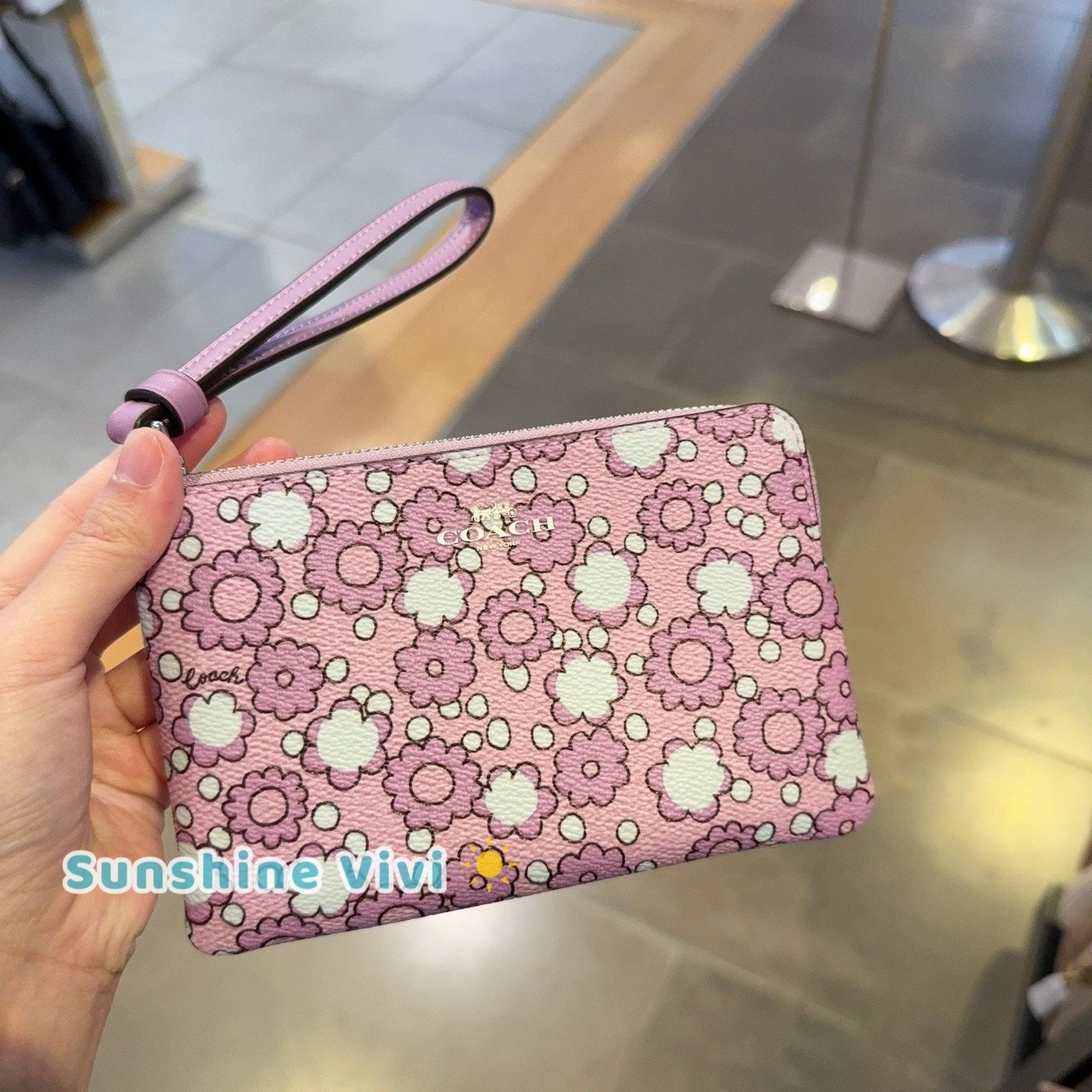 Coach NWT Coach Corner Zip Wristlet CBP28 Purple Floral Canvas Size ONE SIZE - 1 Thumbnail