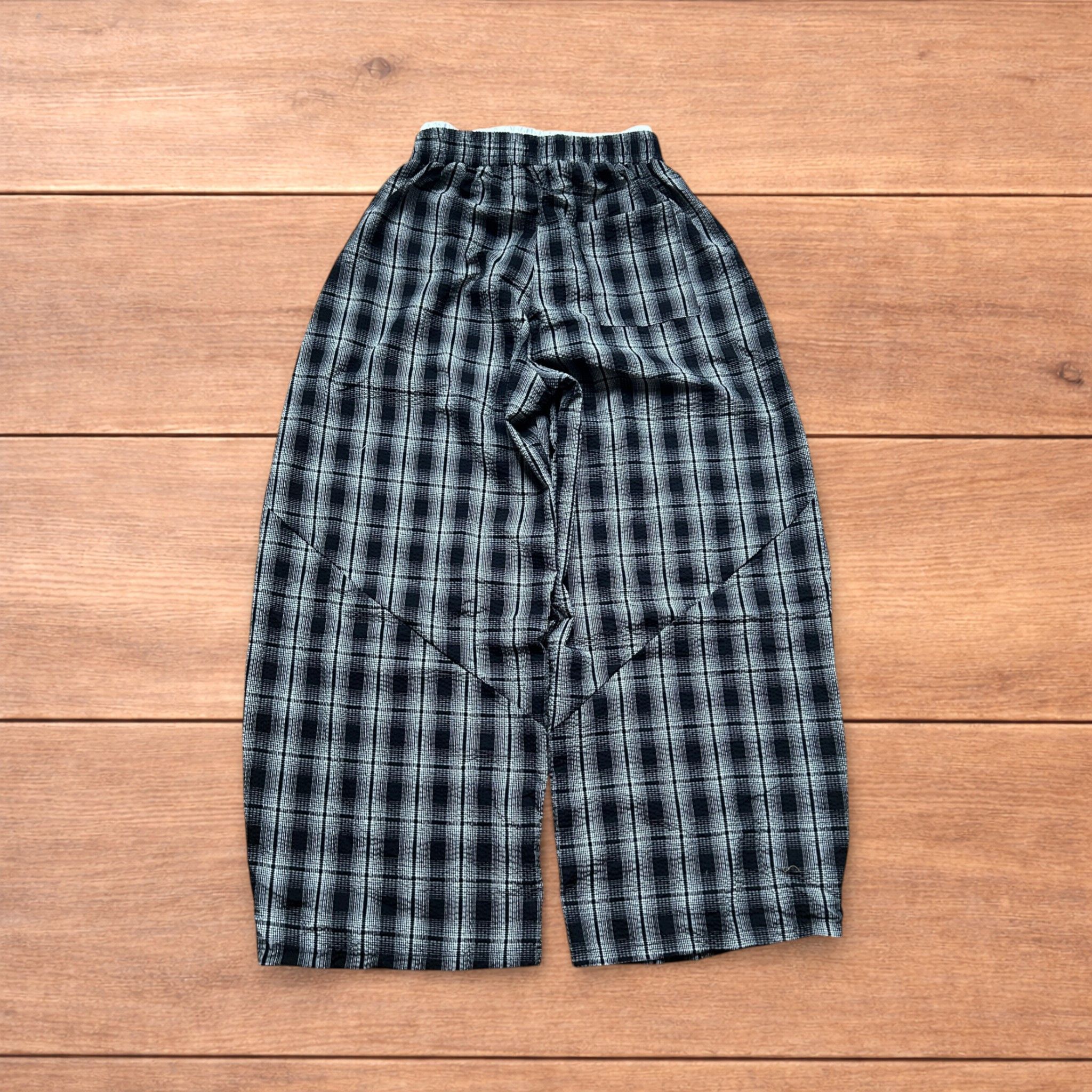 Japanese Brand Baggy wide leg checkered lounge pants in black/white. Size US 32 / EU 48 - 2 Thumbnail