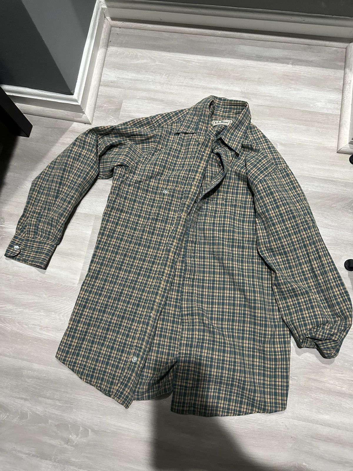 Vintage Green thrifted button up Size US S / EU 44-46 / 1 - 1 Preview