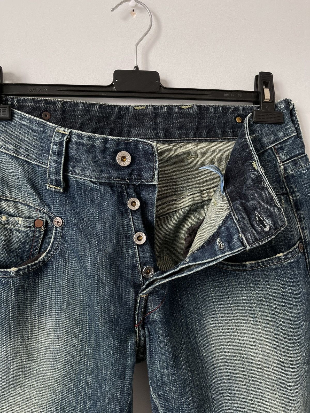 G-Star 90's Vintage G-Star Raw Buckle Back Dirty Wash Y2k Jeans Size US 32 / EU 48 - 16 Thumbnail